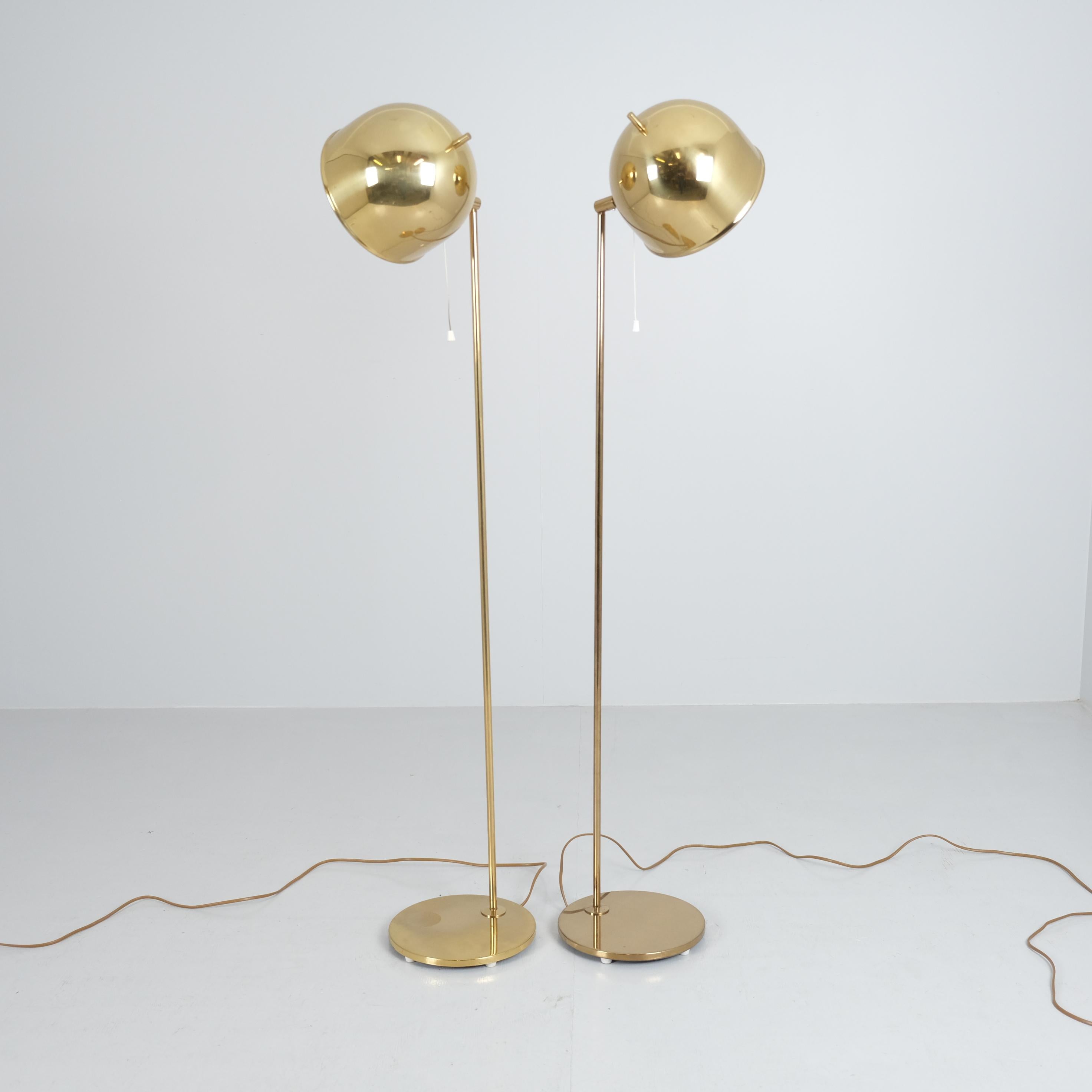 Paar modernistische Stehlampen aus Messing Model No. 75, Eje Ahlgren, Bergboms 1960-70er Jahre im Angebot 11