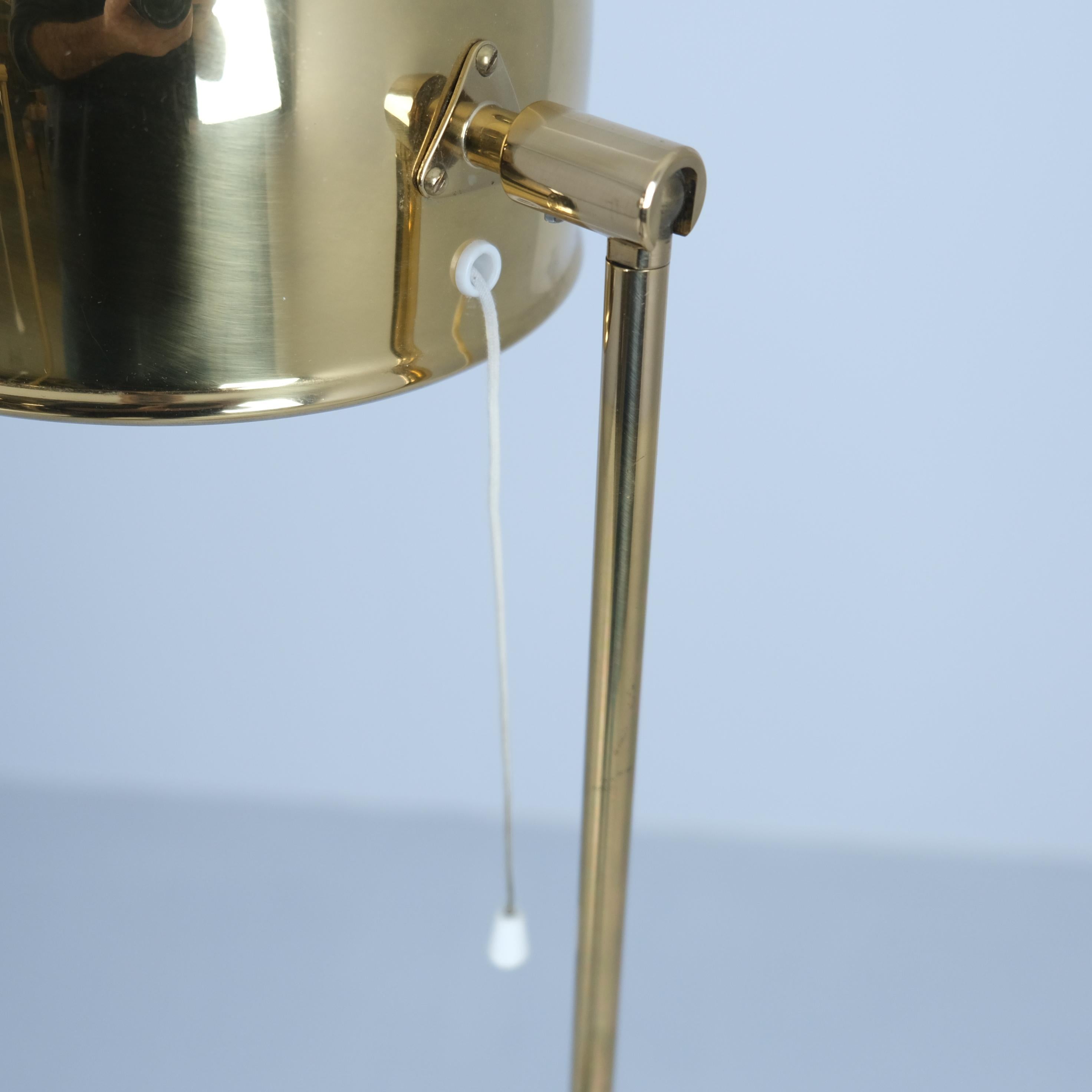 Paar modernistische Stehlampen aus Messing Model No. 75, Eje Ahlgren, Bergboms 1960-70er Jahre (Skandinavische Moderne) im Angebot