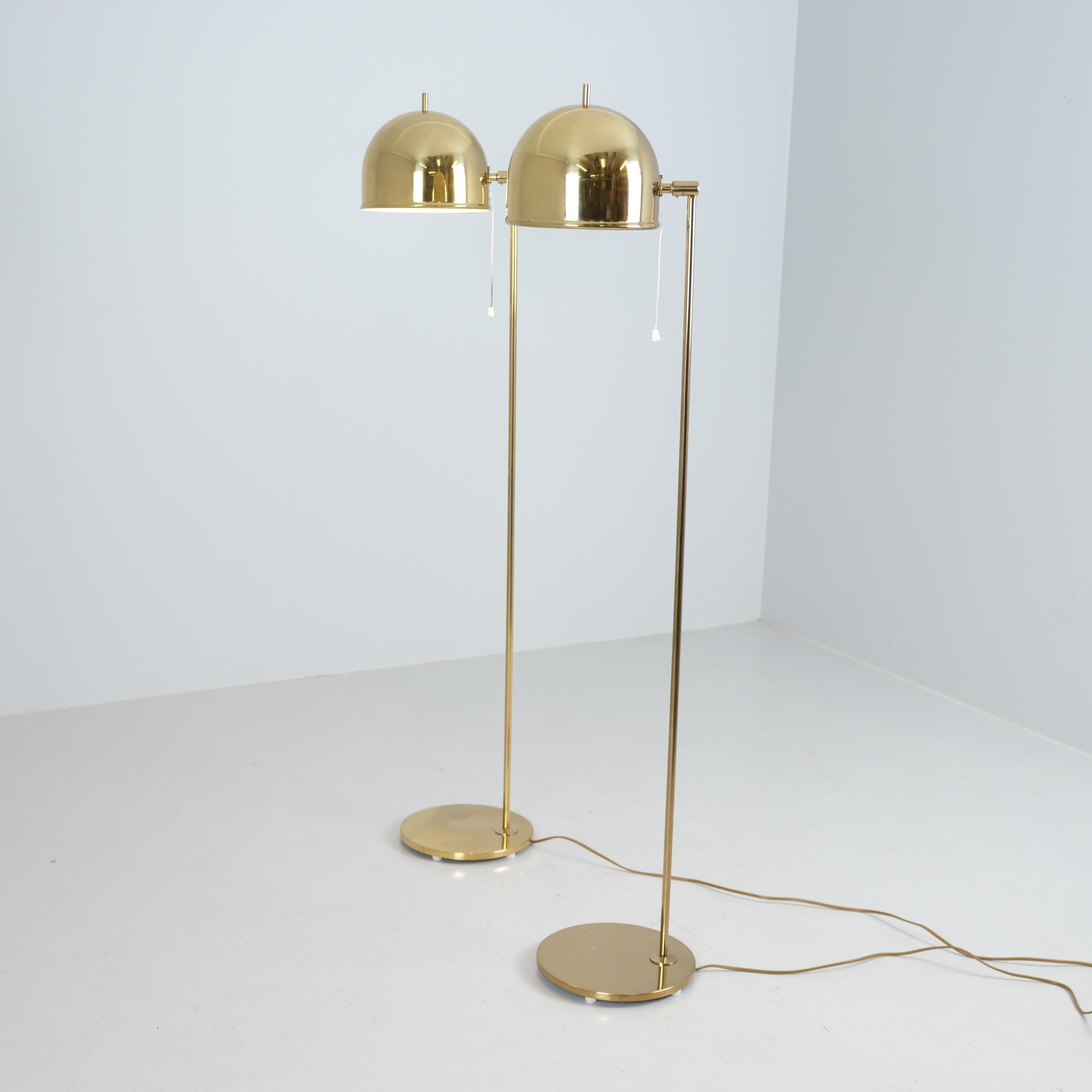 Paar modernistische Stehlampen aus Messing Model No. 75, Eje Ahlgren, Bergboms 1960-70er Jahre (Ende des 20. Jahrhunderts) im Angebot