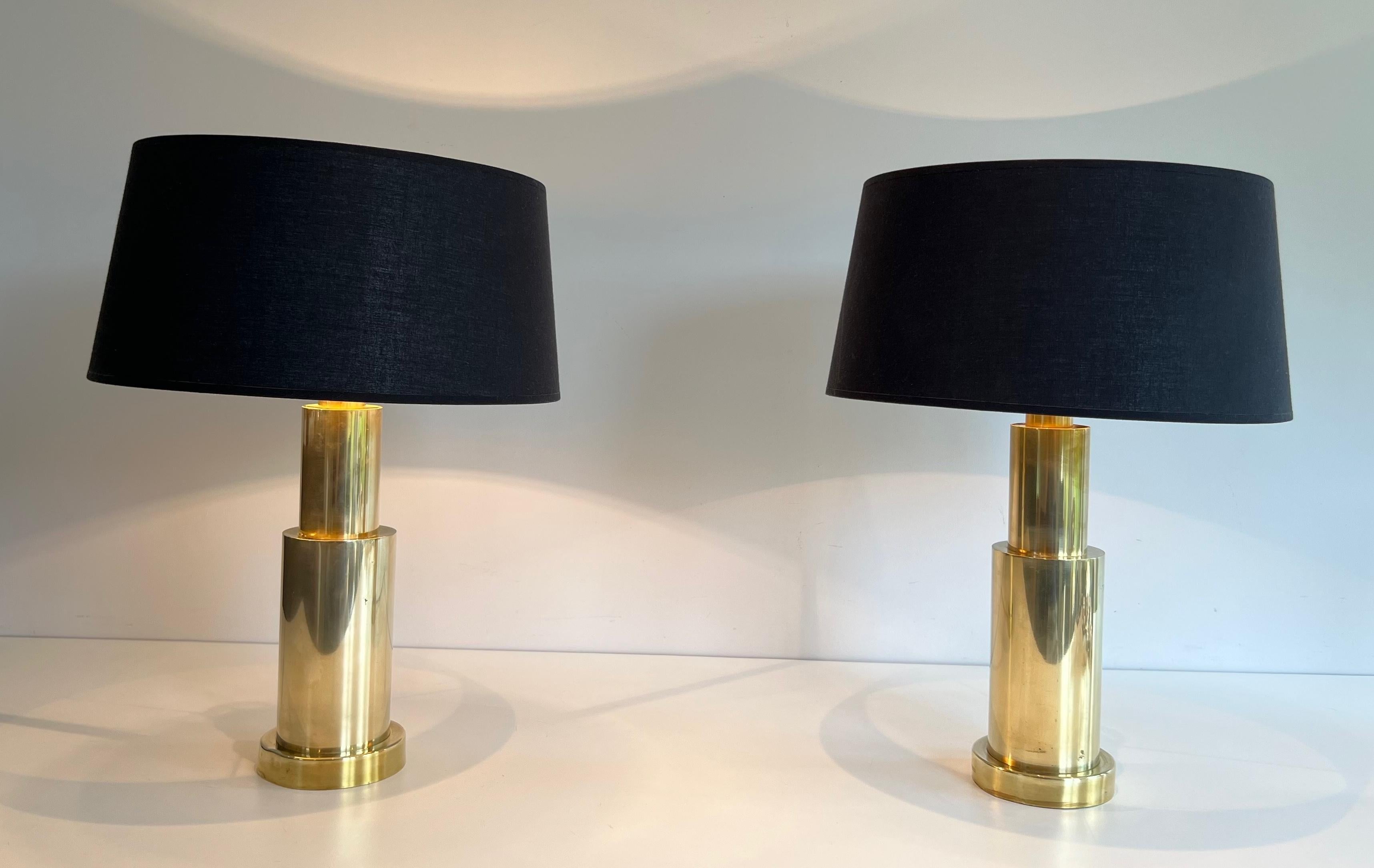 This vey nice pair of modernist table lamps is made of brass. This is a French work. Circa 1970