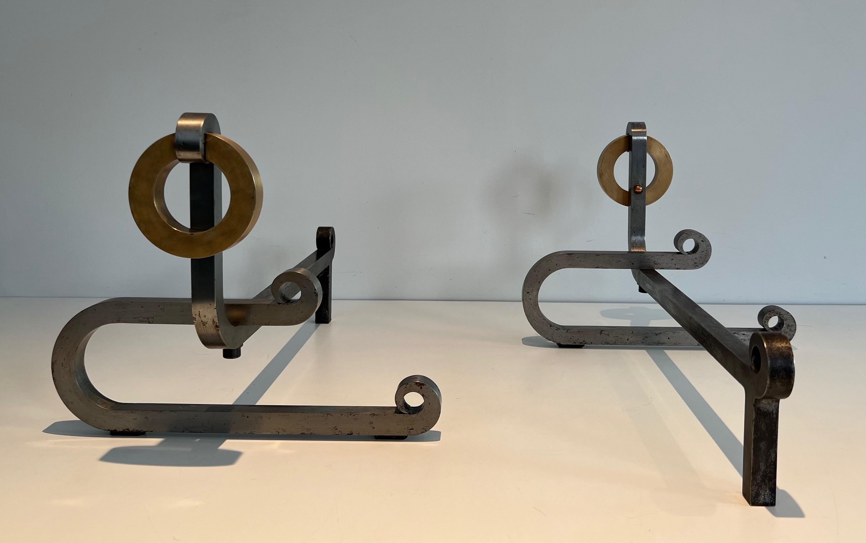 Pair of Modernist Brushed Steel, Brass and Iron Andirons In Good Condition For Sale In Marcq-en-Barœul, Hauts-de-France