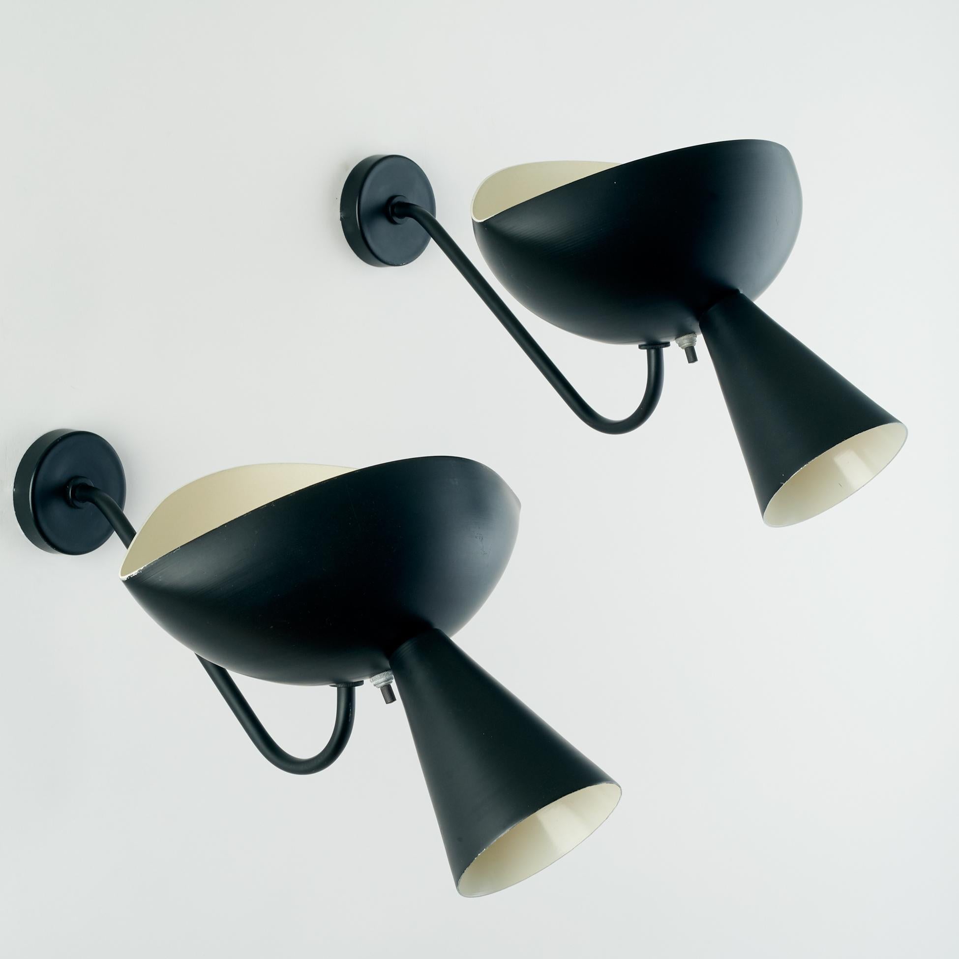 Serge Mouille (1922–1988)

Graceful and harmonious pair of Cachan model sconces in black and white enameled aluminum designed by Serge Mouille in 1957 and produced later. The arms have been replaced.

France, second half of the 20th century. 

11