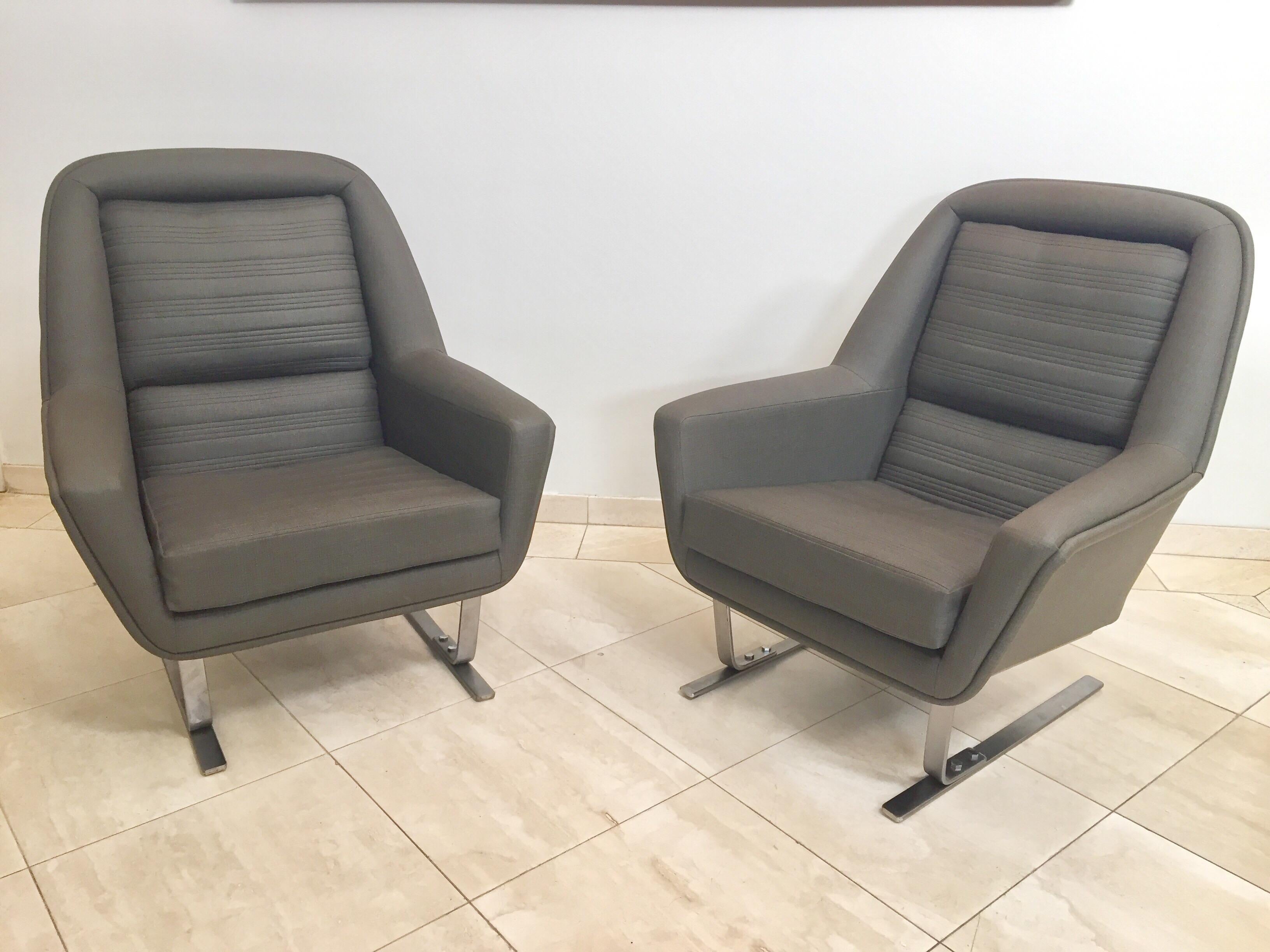 Augusto Bozzi Pair of Modernist Cantilever Club Lounge Chair 1970 In Good Condition For Sale In North Hollywood, CA