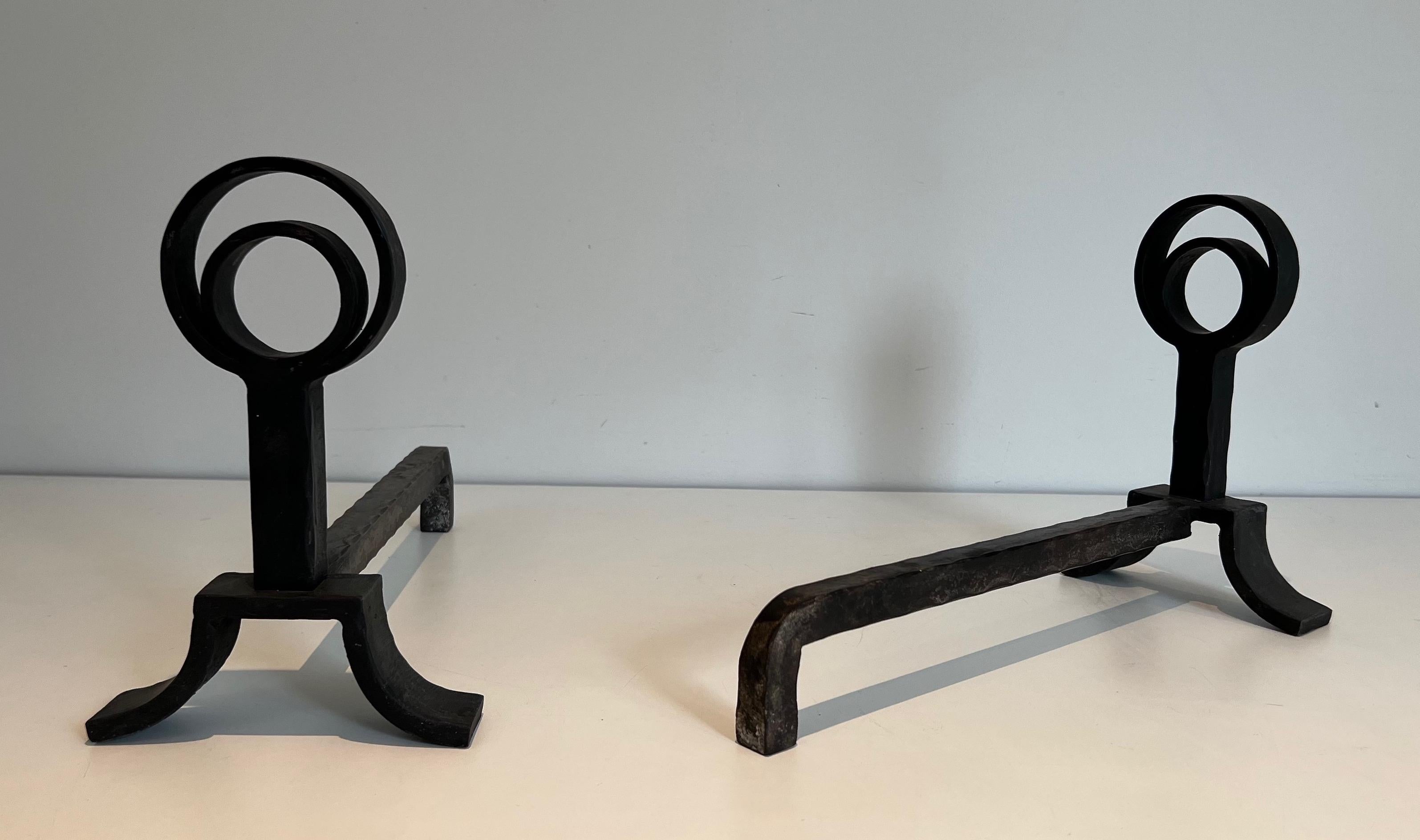 Pair of Modernist Cast Iron and Wrought Iron Andirons In Good Condition For Sale In Marcq-en-Barœul, Hauts-de-France
