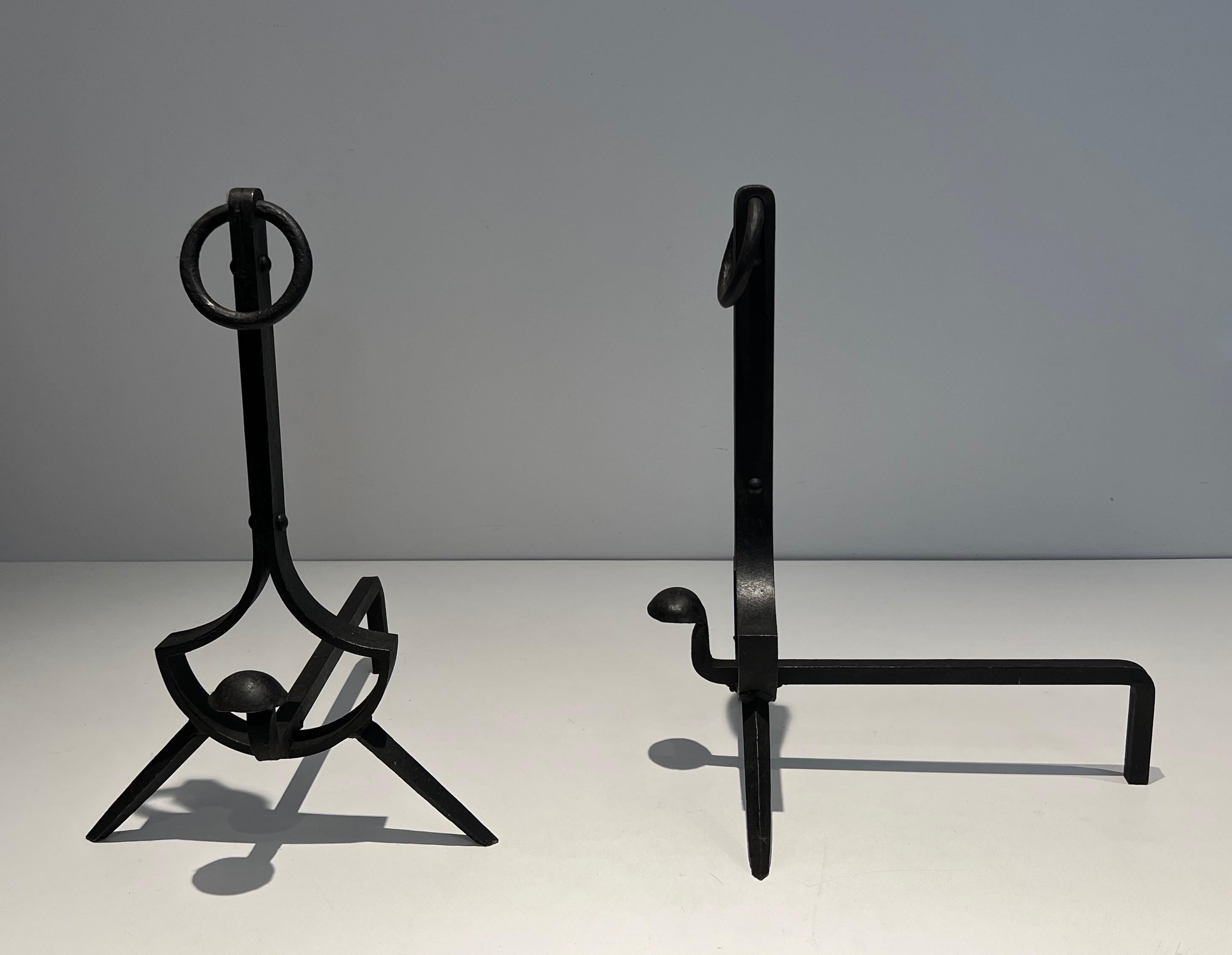 Pair of Modernist Cast Iron and Wrought Iron Andirons In Good Condition For Sale In Marcq-en-Barœul, Hauts-de-France