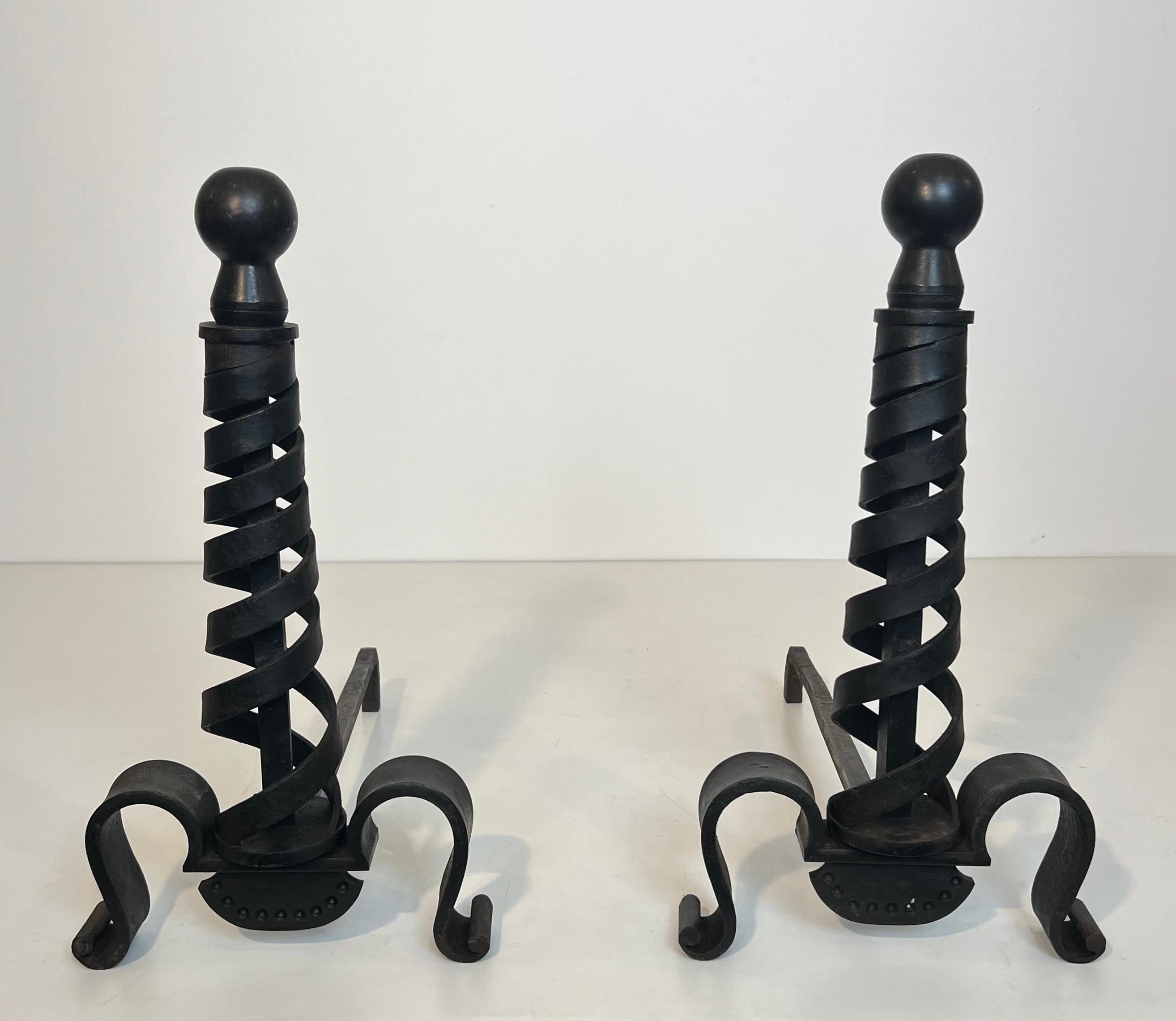 Paire de chenets modernistes en fonte et fer forgé. Raymond Subes. en vente 4