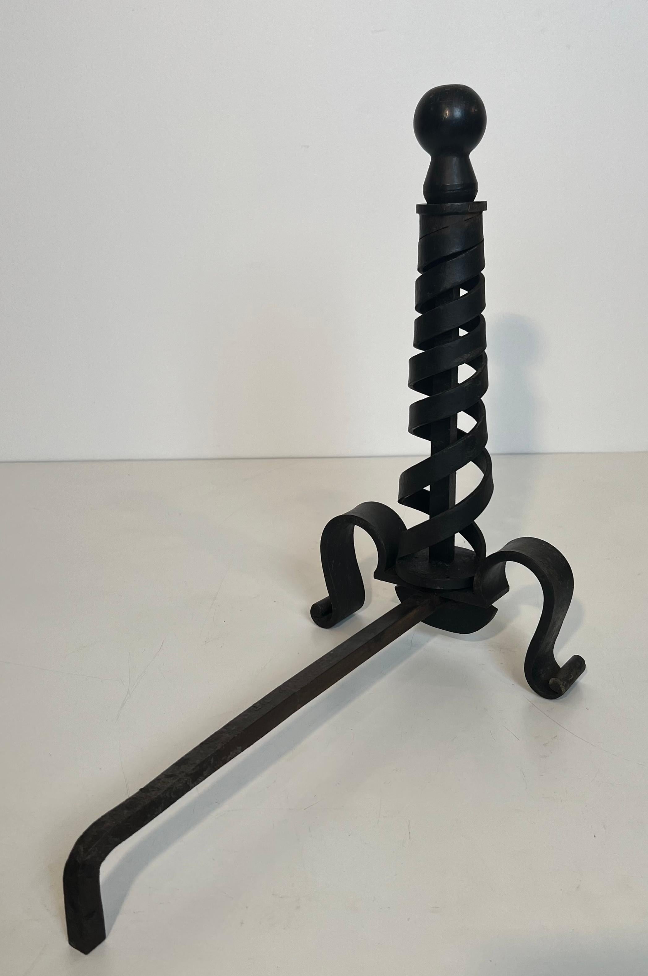 Paire de chenets modernistes en fonte et fer forgé. Raymond Subes. en vente 7