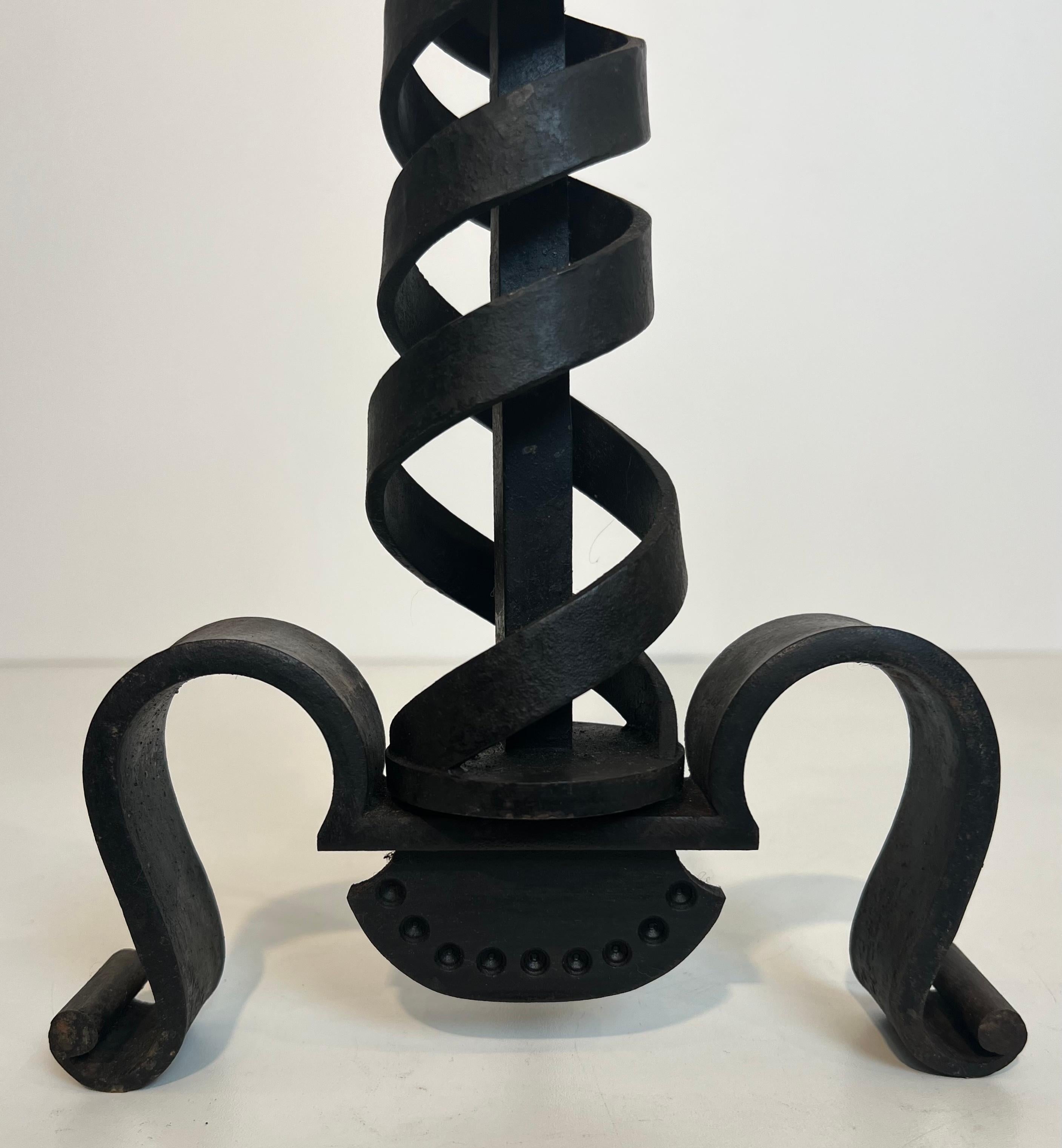 Paire de chenets modernistes en fonte et fer forgé. Raymond Subes. en vente 10