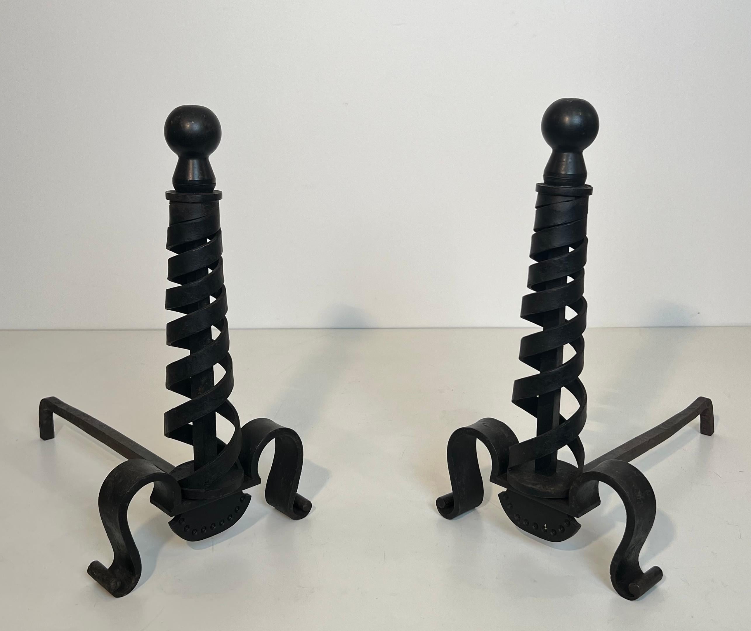 Paire de chenets modernistes en fonte et fer forgé. Raymond Subes. en vente 11