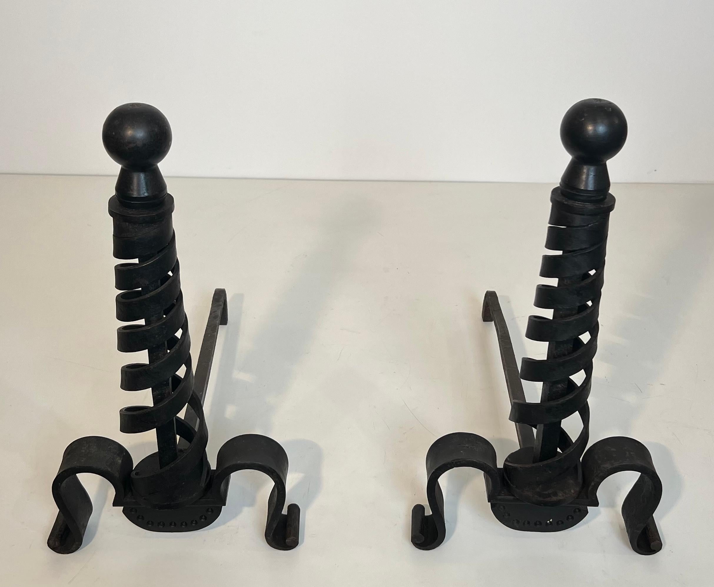 Paire de chenets modernistes en fonte et fer forgé. Raymond Subes. en vente 12