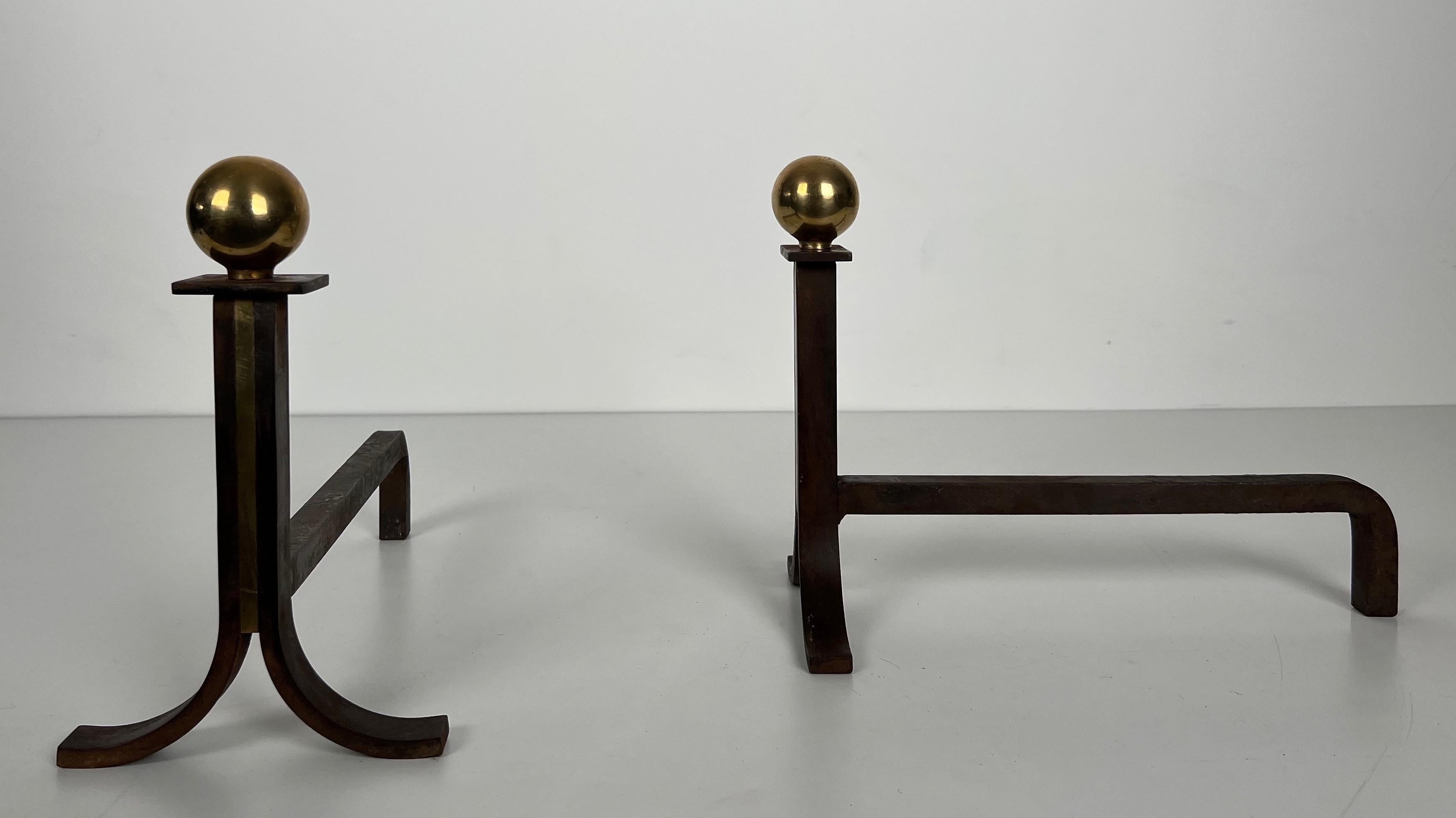 Pair of Modernist Cast Iron, Brass and Wrought Iron Andirons  In Good Condition In Marcq-en-Barœul, Hauts-de-France