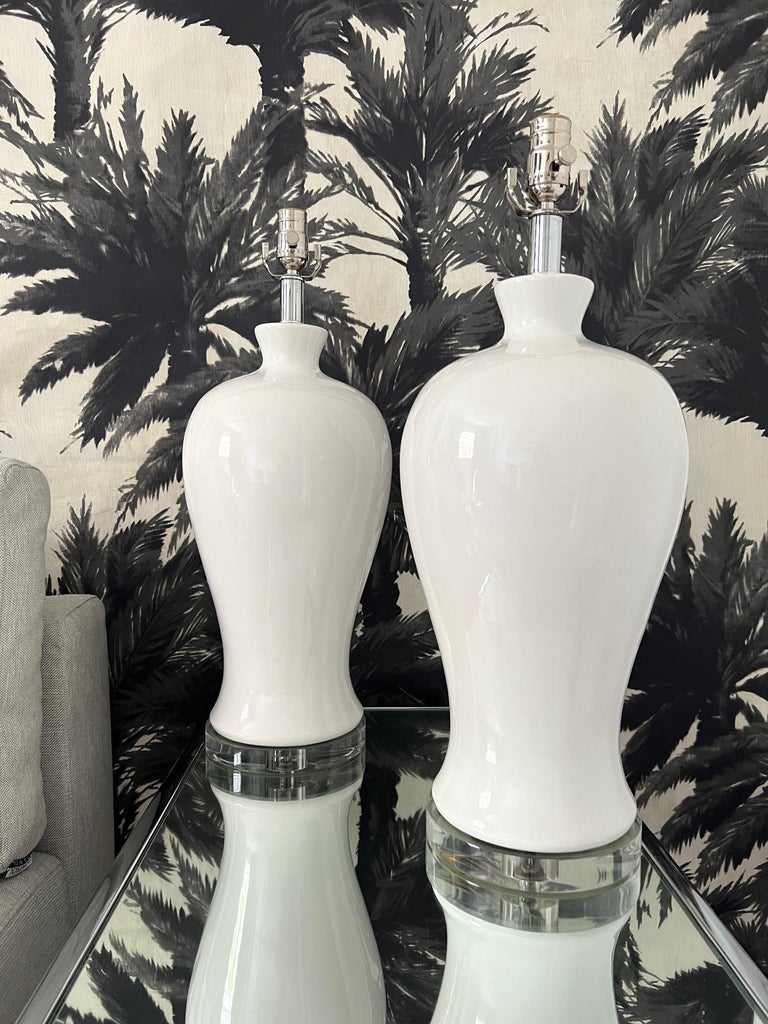 Pair of Modernist Ceramic Urn Lamps in White Glaze with Lucite Bases, c. 1960's For Sale 4