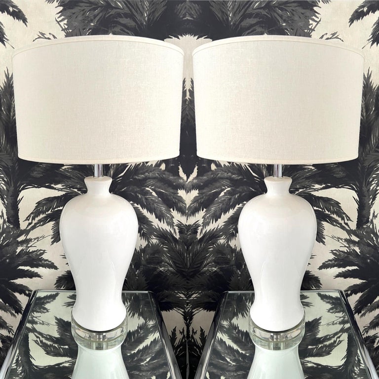 Mid-Century Modern Pair of Modernist Ceramic Urn Lamps in White Glaze with Lucite Bases, c. 1960's For Sale