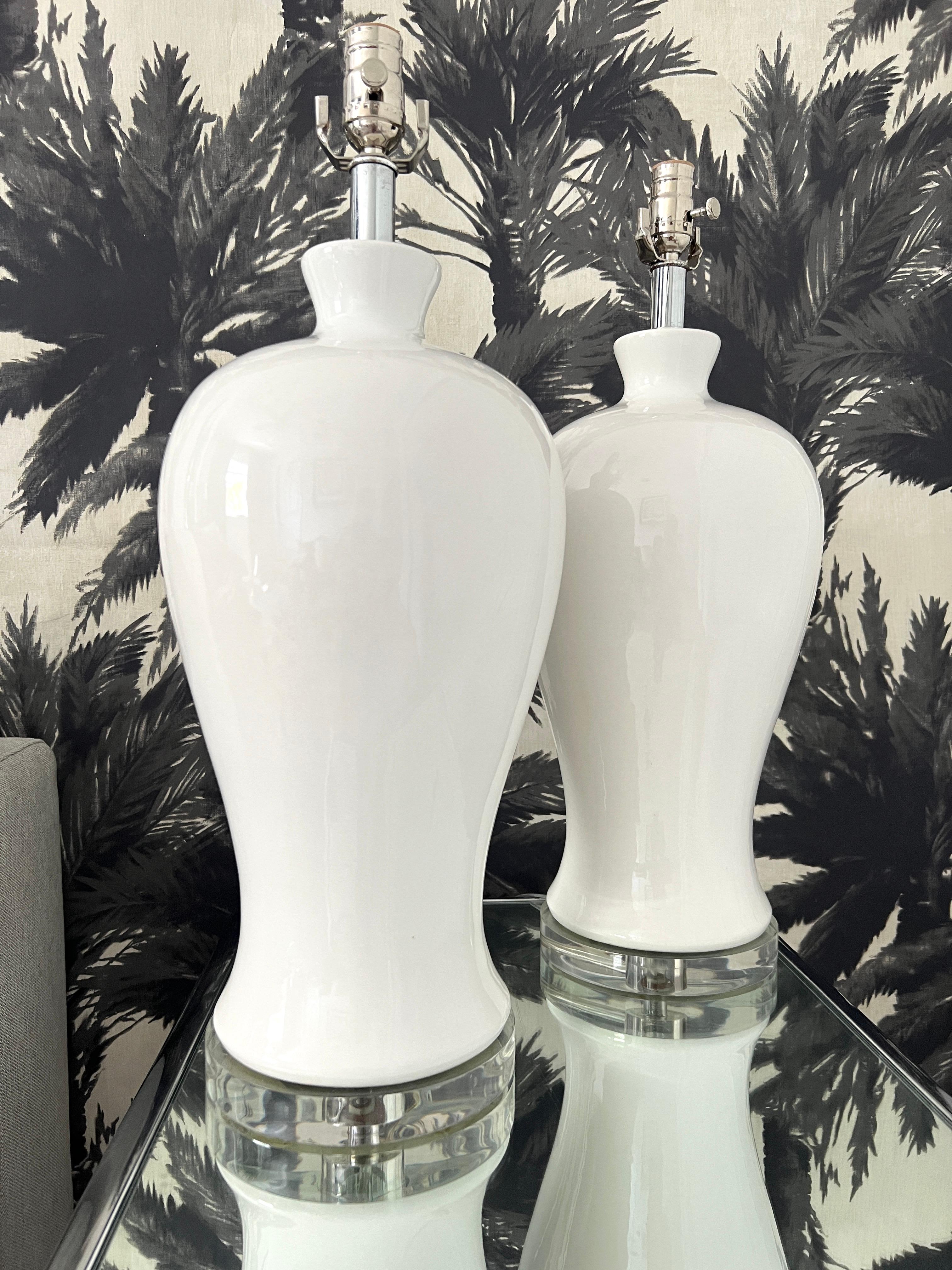 Polished Pair of Modernist Ceramic Urn Lamps in White Glaze with Lucite Bases, c. 1960's For Sale