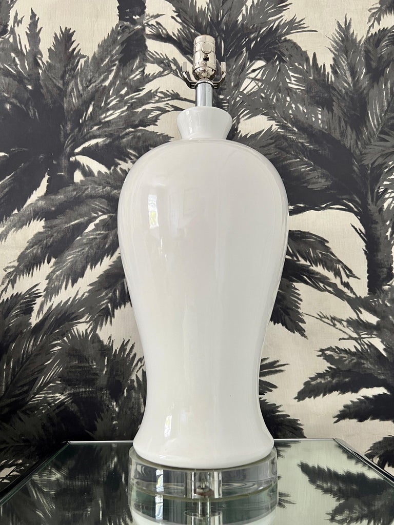Pair of Modernist Ceramic Urn Lamps in White Glaze with Lucite Bases, c. 1960's For Sale 1