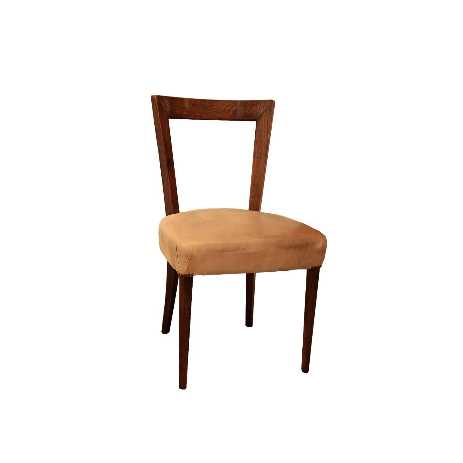 Stuhl mit klarem und einfachem Design, 1949 für das Haus der Tochter seiner Cousine Oda Gadda entworfen.
Bei diesem Stuhl kann man sehen, wie Portaluppi die Elemente, die er in den 1930er Jahren liebte (kleine Bögen, Stäbe in Form von Ziegeln und