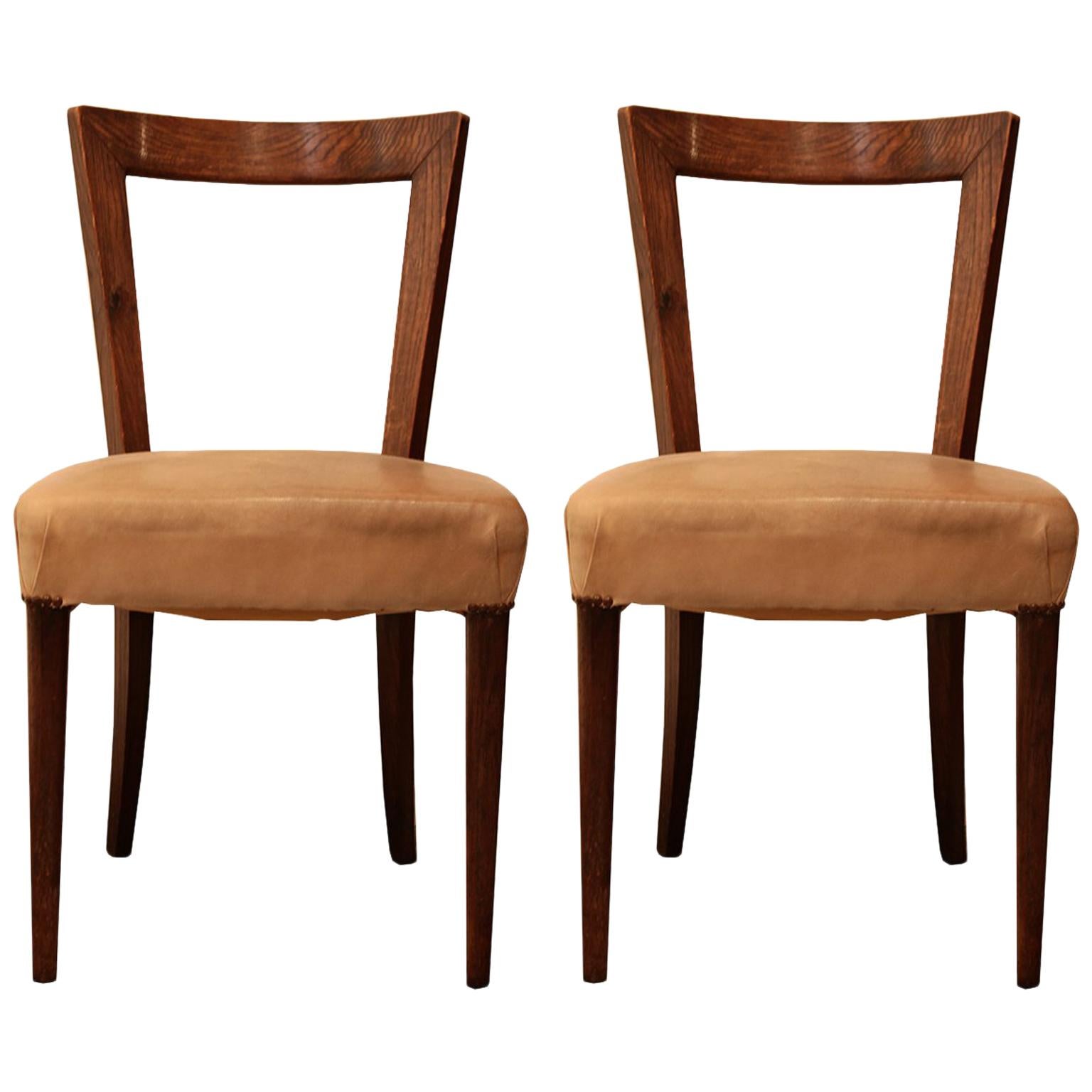 Paire de chaises modernistes en bois de chêne pour Oda Gadda House en vente