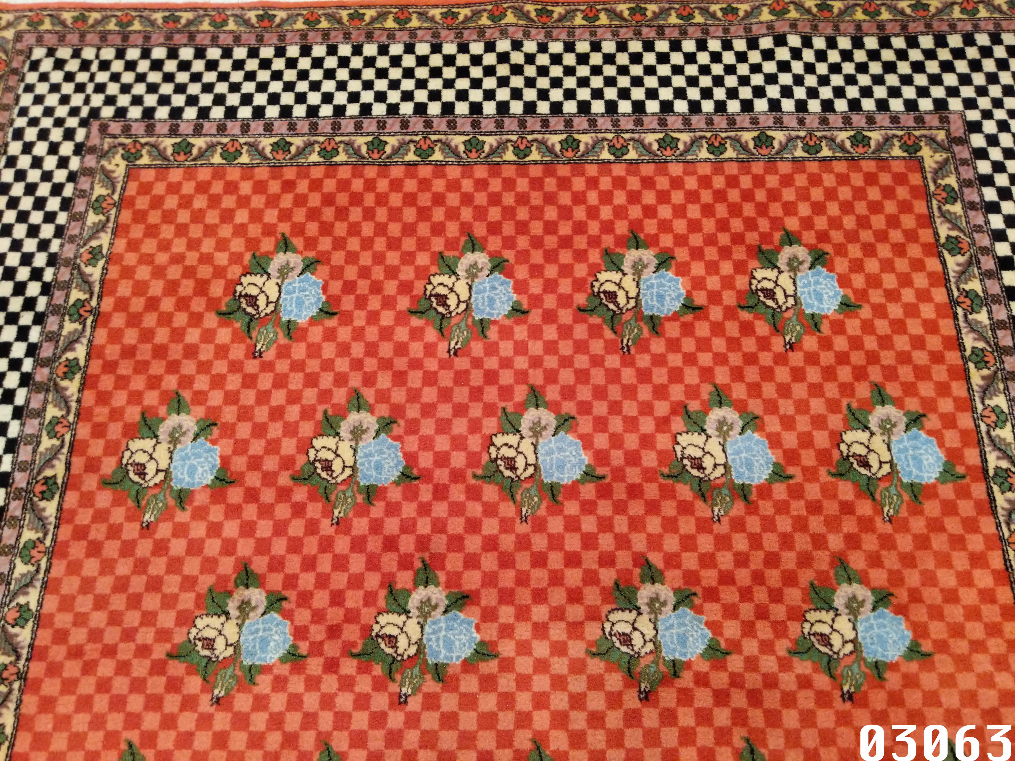 Pareja de alfombras modernistas de diseño de damero en venta 6