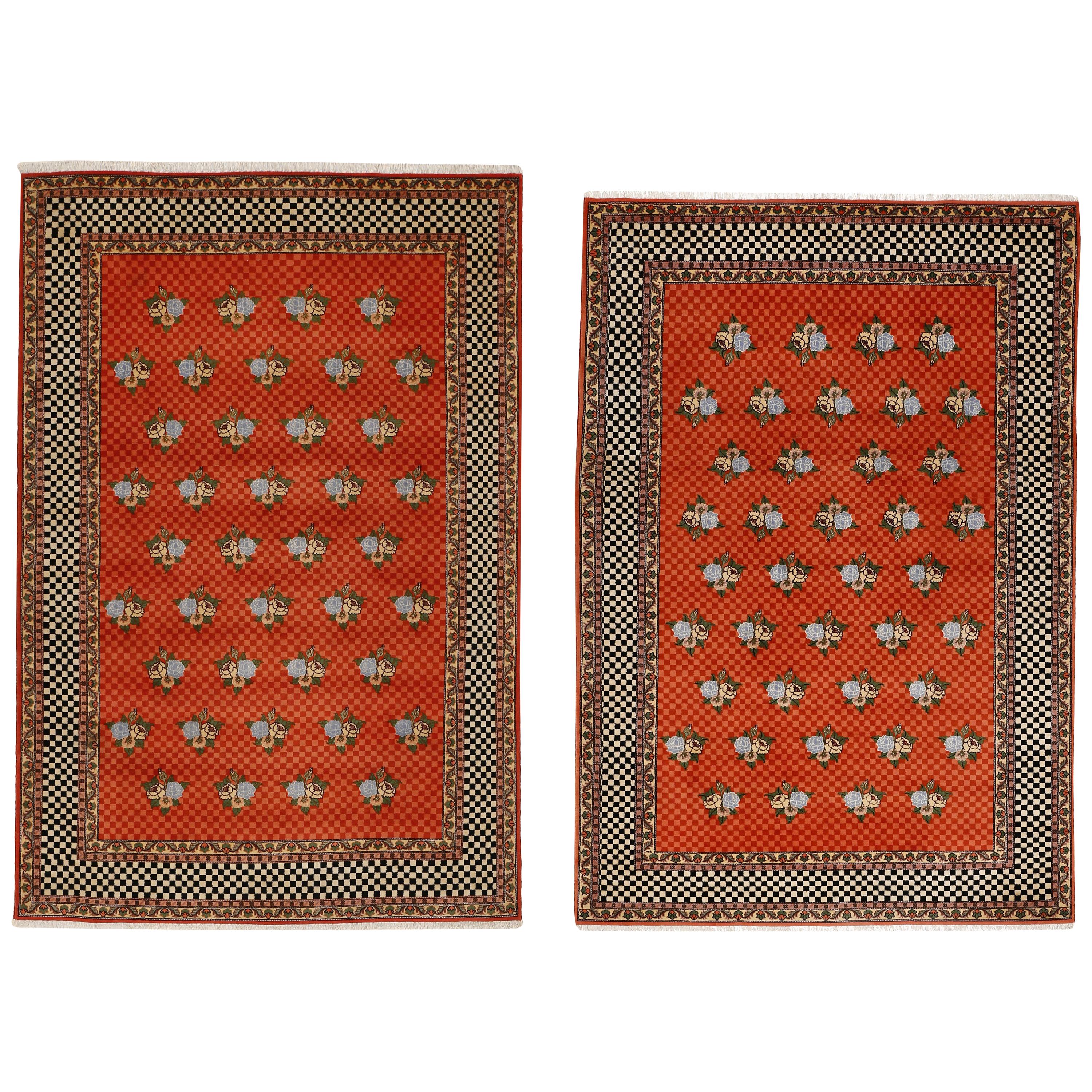 Pareja de alfombras modernistas de diseño de damero en venta