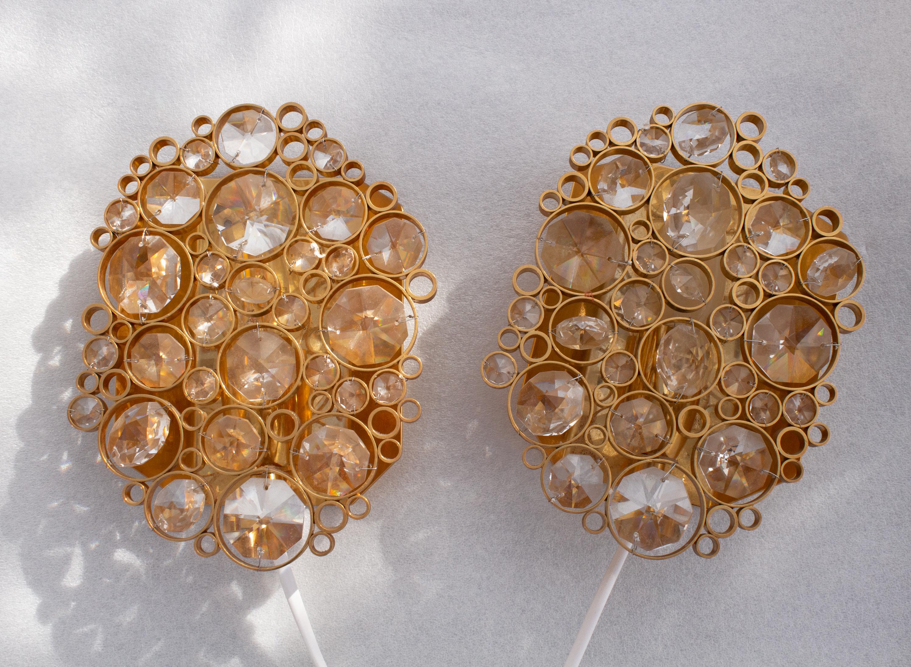 Mid-20th Century Pair of Modernist Crystal Wall Scones by Palwa in Gilded Brass For Sale