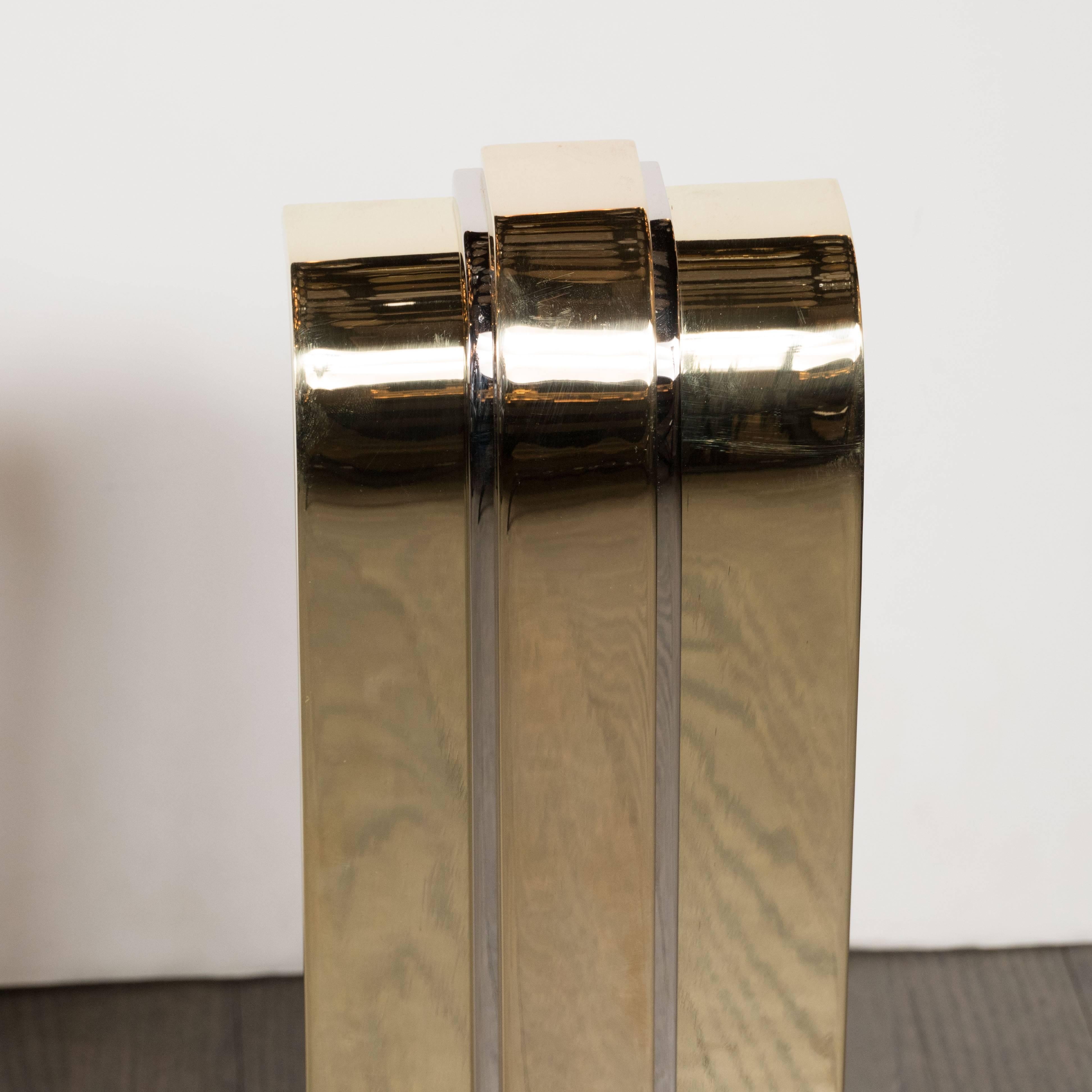 Ein Paar modernistische geschwungene Feuerböcke aus Nickel und Messing, nach Karl Springer im Zustand „Hervorragend“ im Angebot in New York, NY
