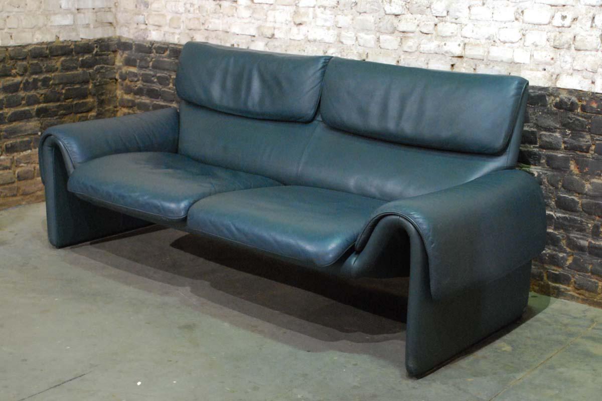 Pair of Modernist De Sede DS 2011 / 02 Two-Seat Sofas in Petrol Nappa Leather In Good Condition In Casteren, NL