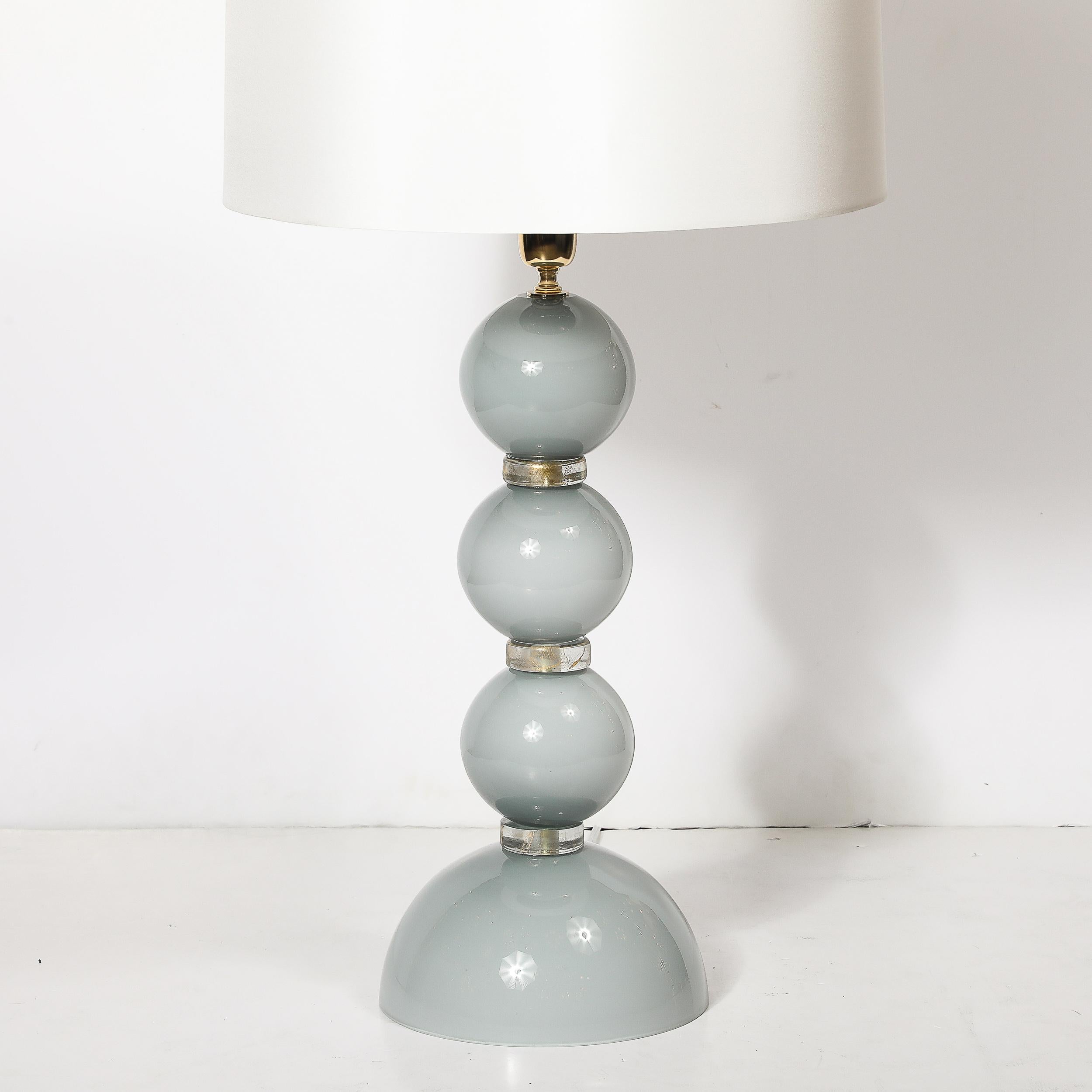 Moderne Paire de lampes de table modernistes en verre de Murano gris colombe avec bagues en or 24 carats en vente