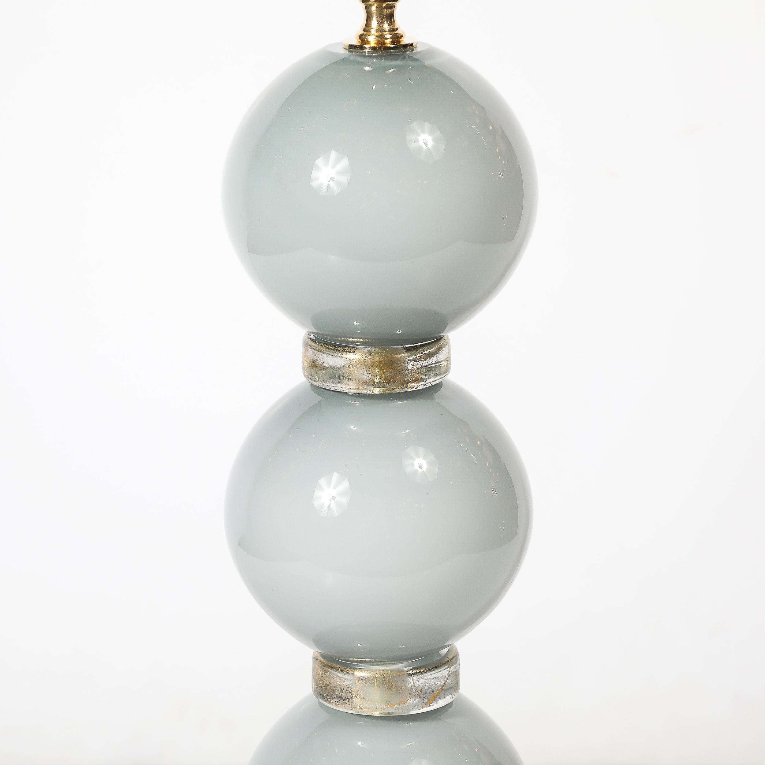 XXIe siècle et contemporain Paire de lampes de table modernistes en verre de Murano gris colombe avec bagues en or 24 carats en vente