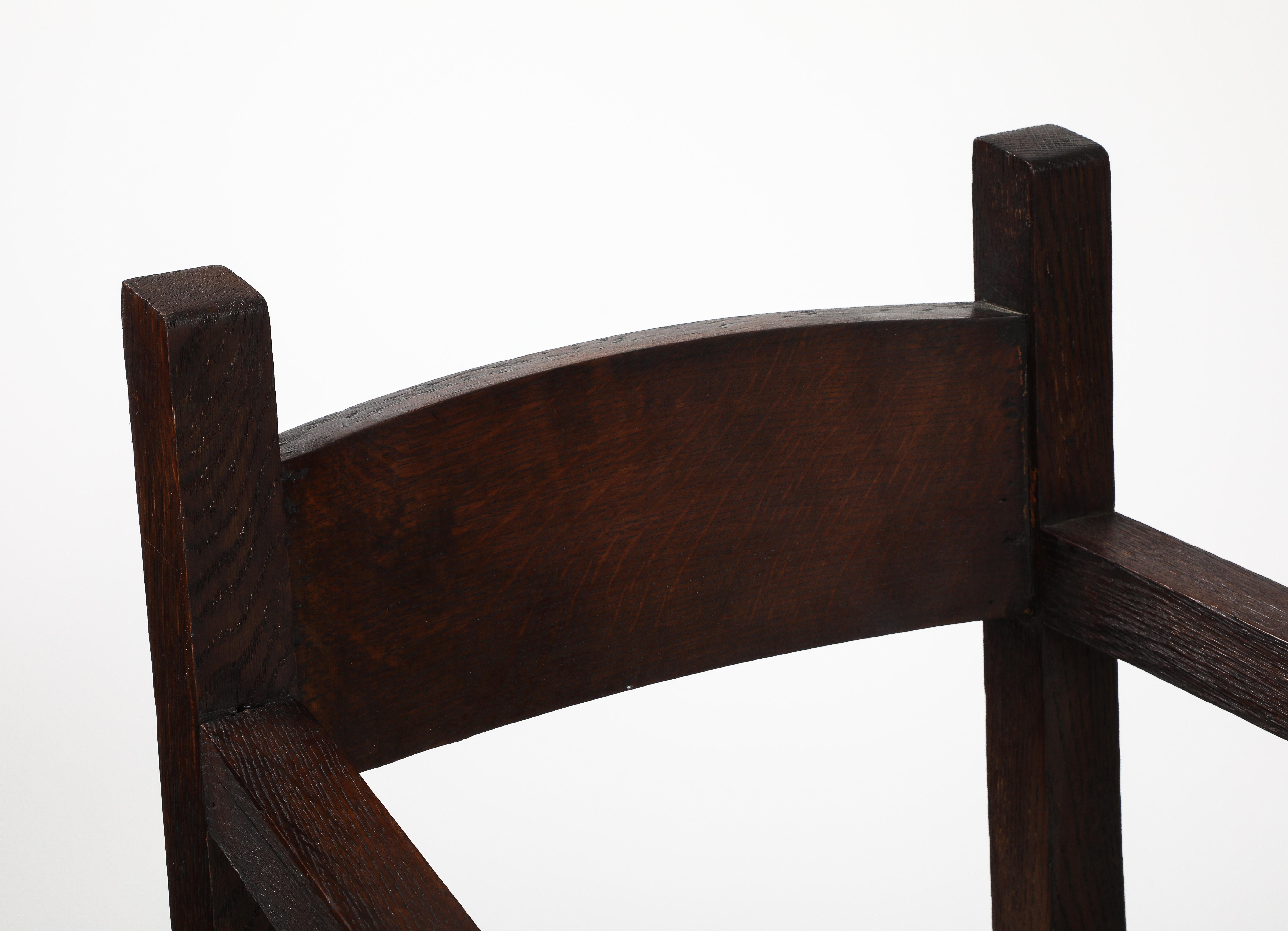 Début du 20ème siècle Paire de fauteuils modernistes Eyre de Lanux en chêne brossé, France, vers 1925