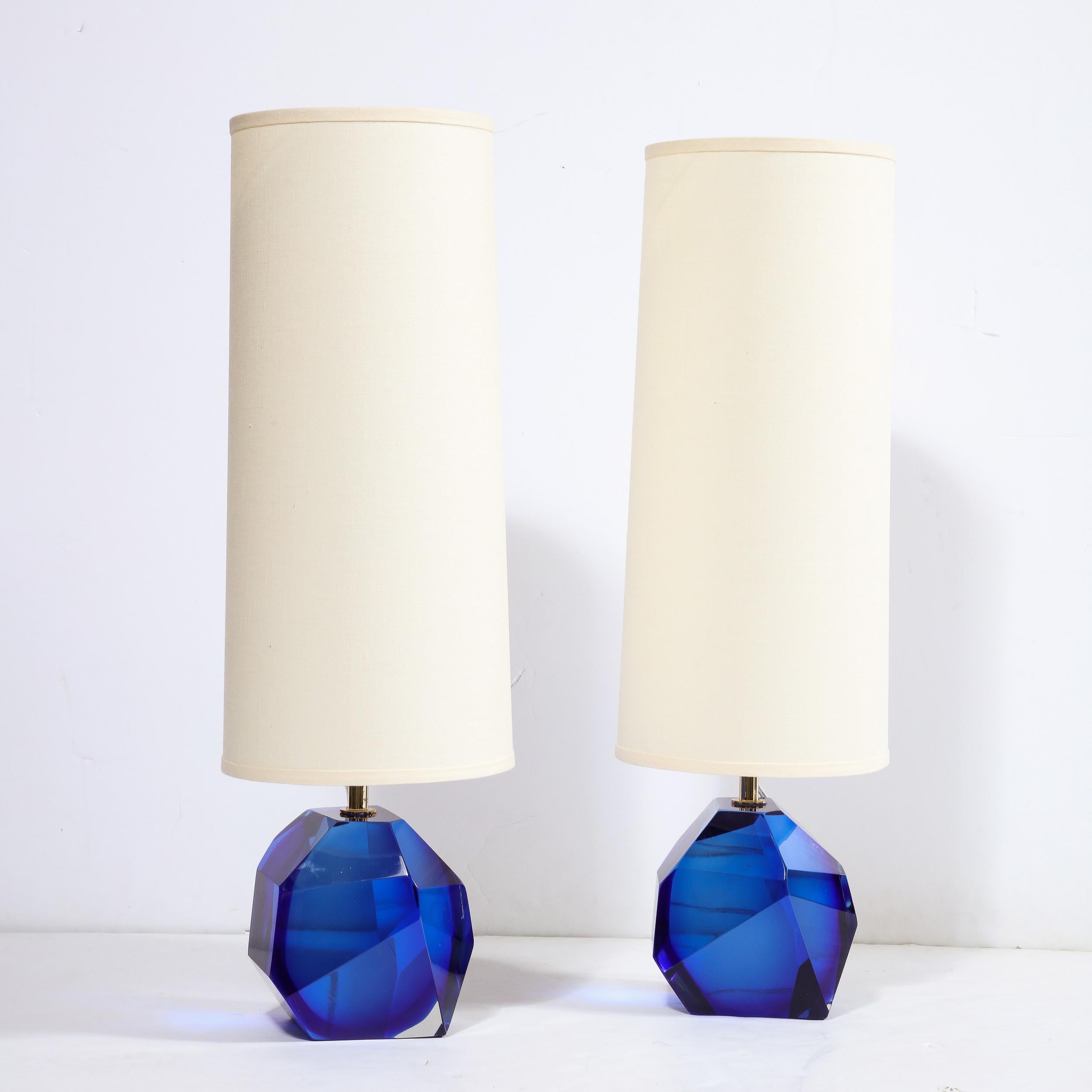 Contemporary Pair of Modernist Faceted Hand-Blown Murano Glass Table Lamps in Sapphire For Sale
