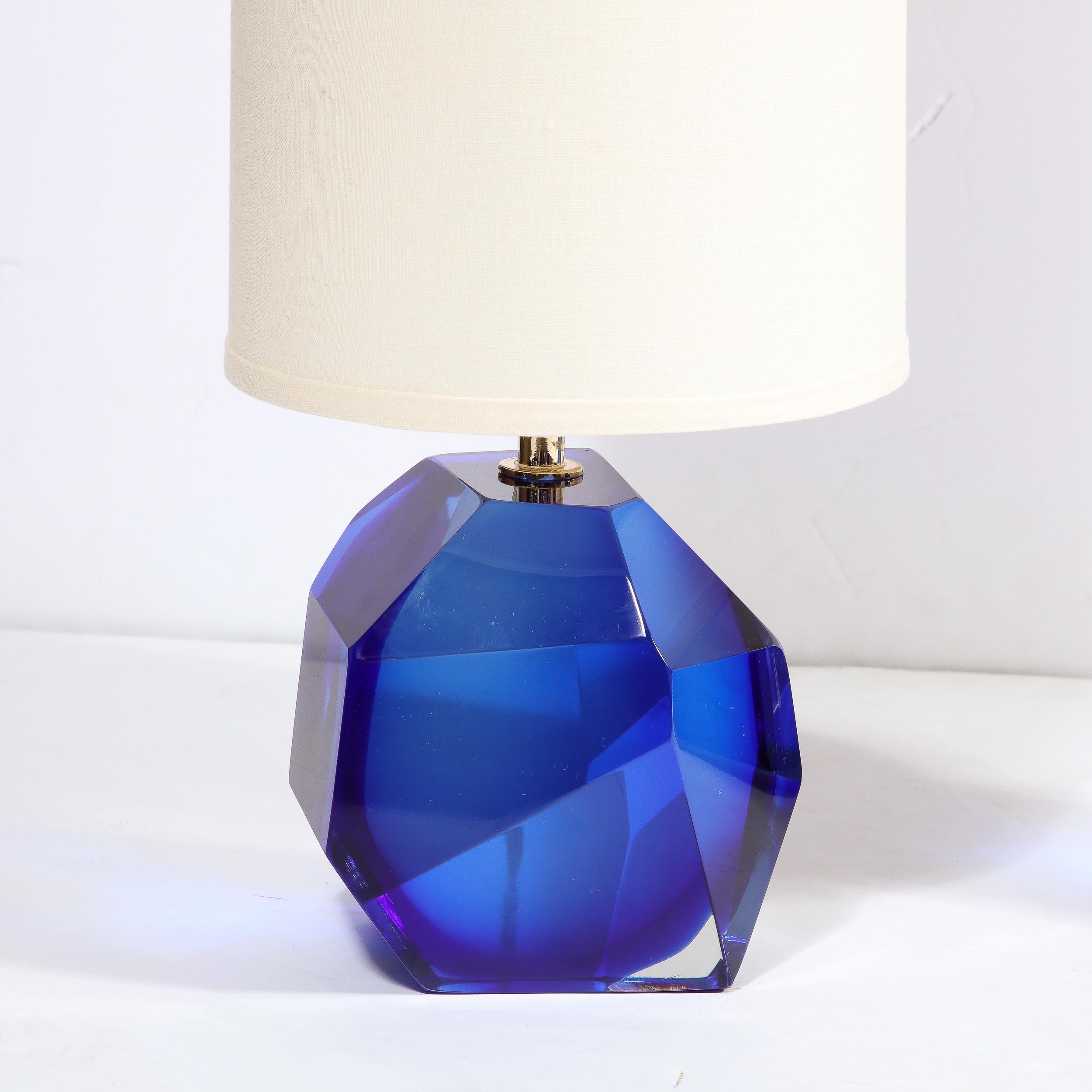 Verre de Murano Paire de lampes de bureau modernistes en verre de Murano soufflé à la main et facetté saphir en vente