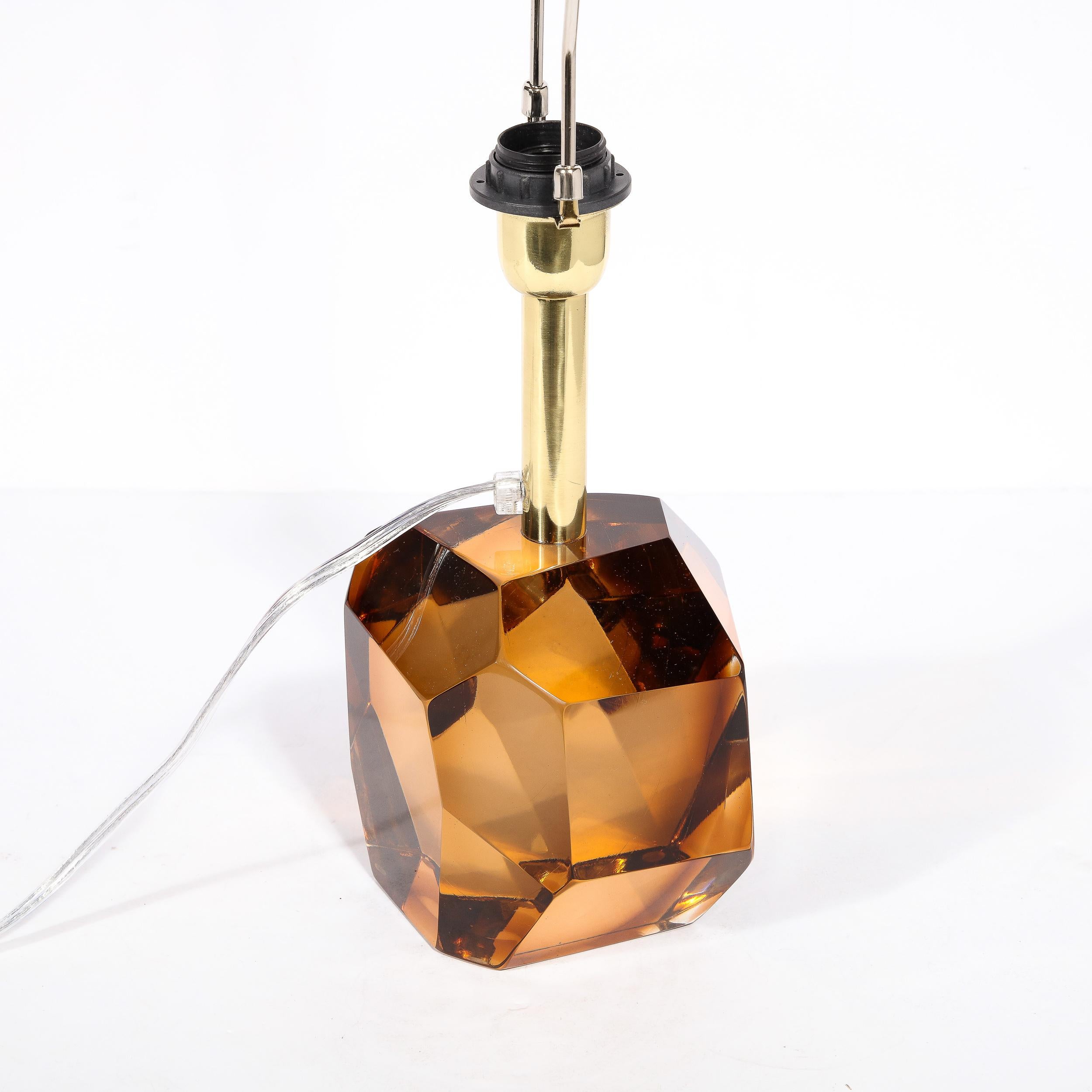 Paire de lampes de bureau modernistes à facettes en verre de Murano soufflé à la main d'ambre fumé en vente 5