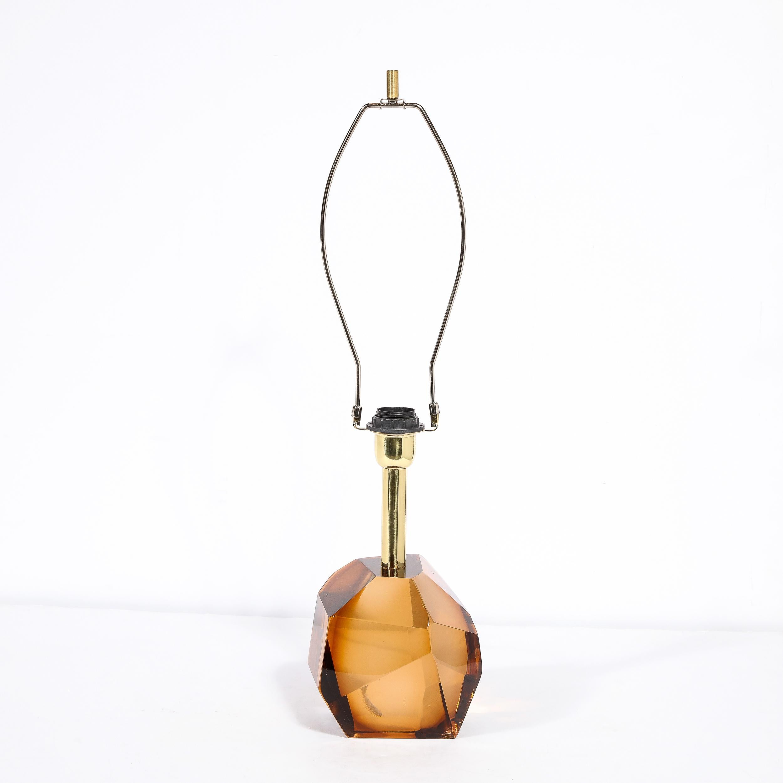 Paire de lampes de bureau modernistes à facettes en verre de Murano soufflé à la main d'ambre fumé Neuf - En vente à New York, NY