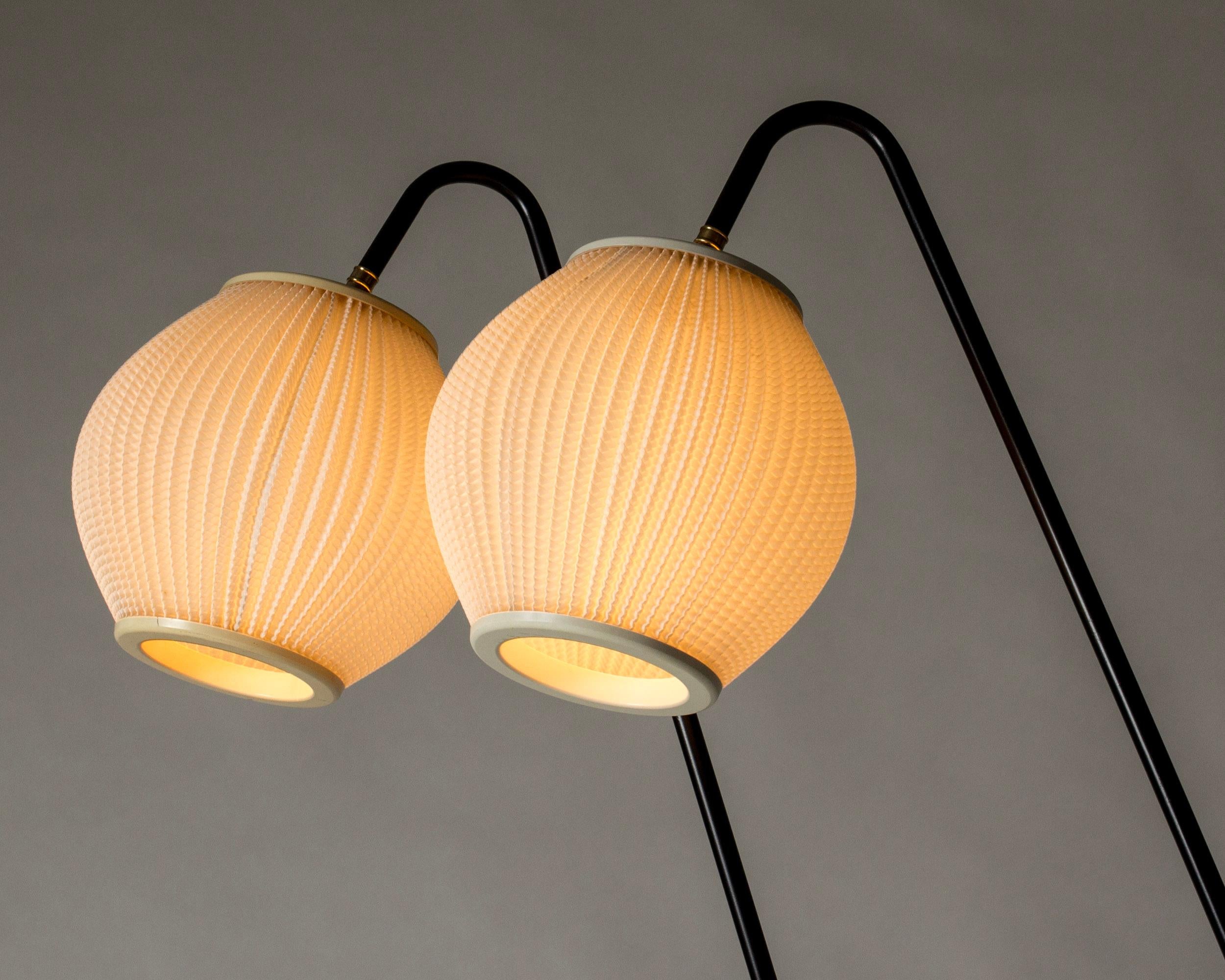 Pair of Modernist floor lamps by Svend Aage Holm Sørensen, Denmark, 1950s In Good Condition For Sale In Stockholm, SE