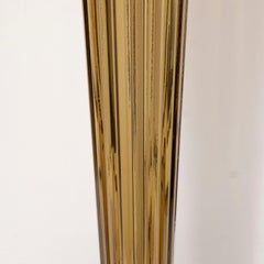 Ein Paar modernistischer, kannelierter, mundgeblasener Bernsteinlampen aus Murano auf quadratischen Vitrolithsockeln