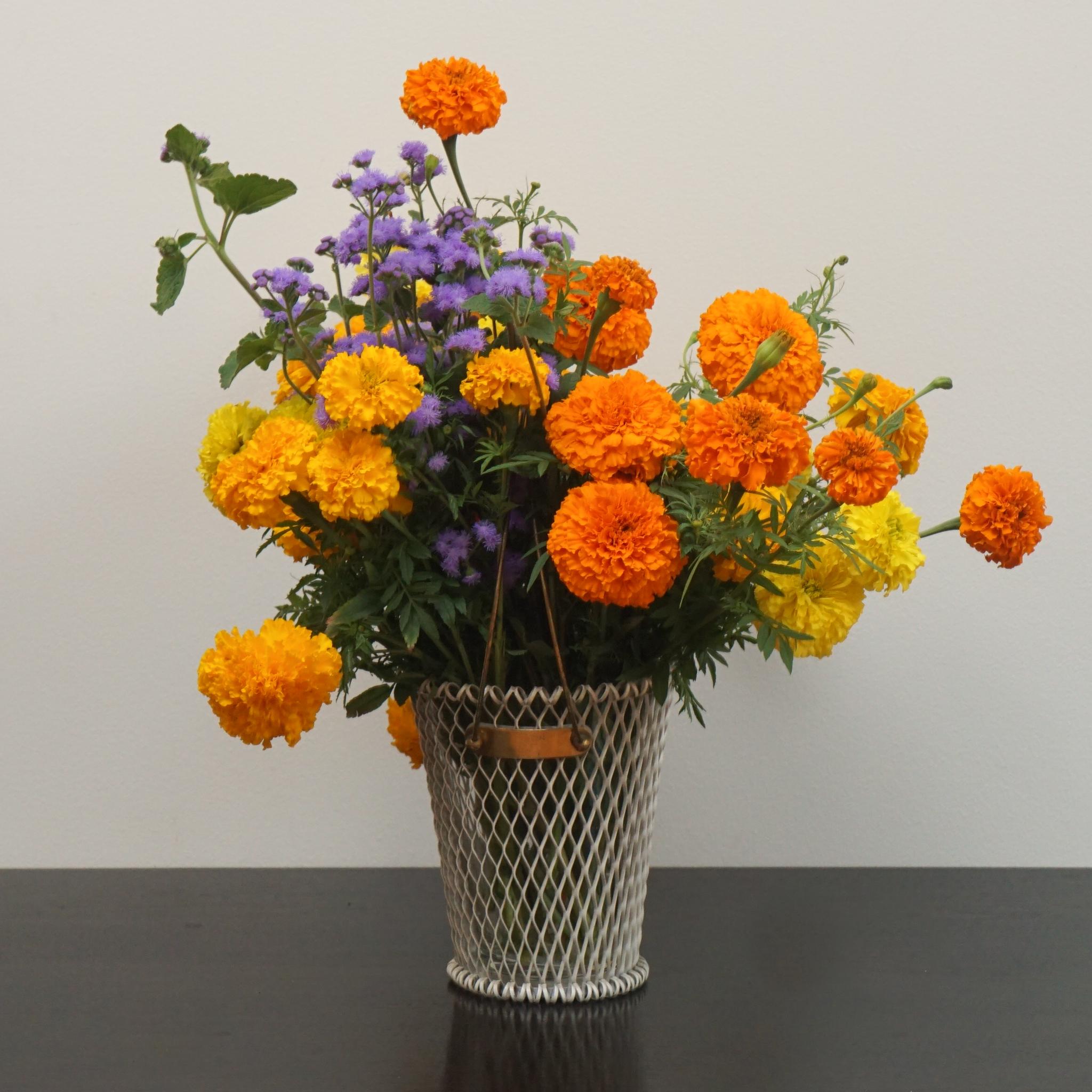 Coppia di vasi da fiori francesi modernisti in vendita 2