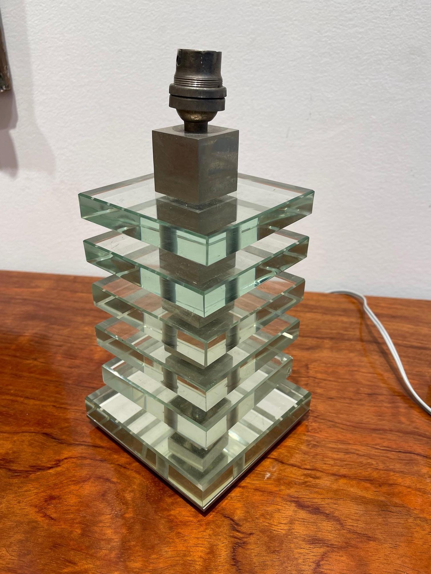 Pareja de lámparas de sobremesa modernistas de cristal y níquel de Desny, Art Decó, Francia mediados del siglo XX en venta