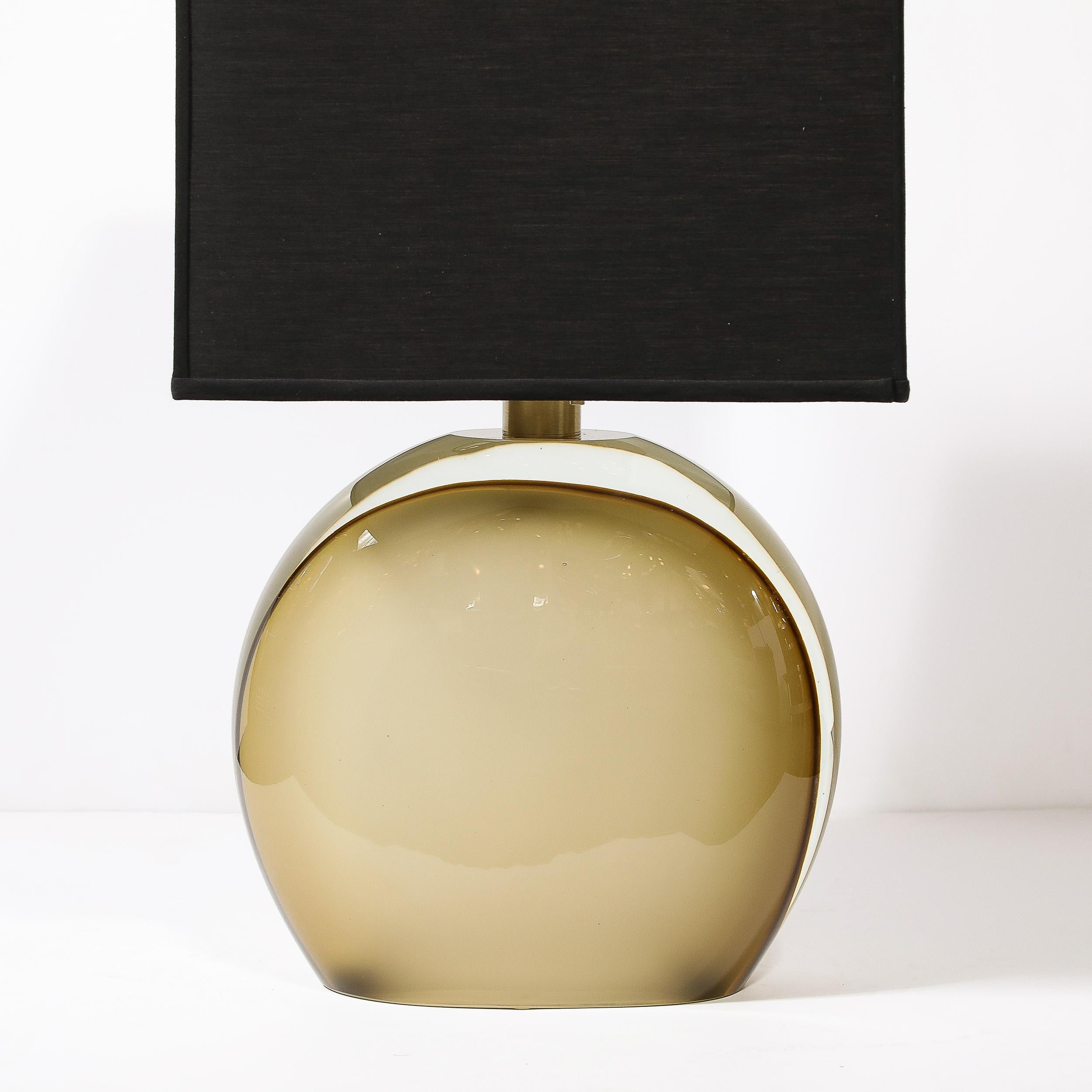 Moderne Paire de lampes de bureau modernistes en verre de Murano soufflé à la main et dépoli ambre pâle en vente