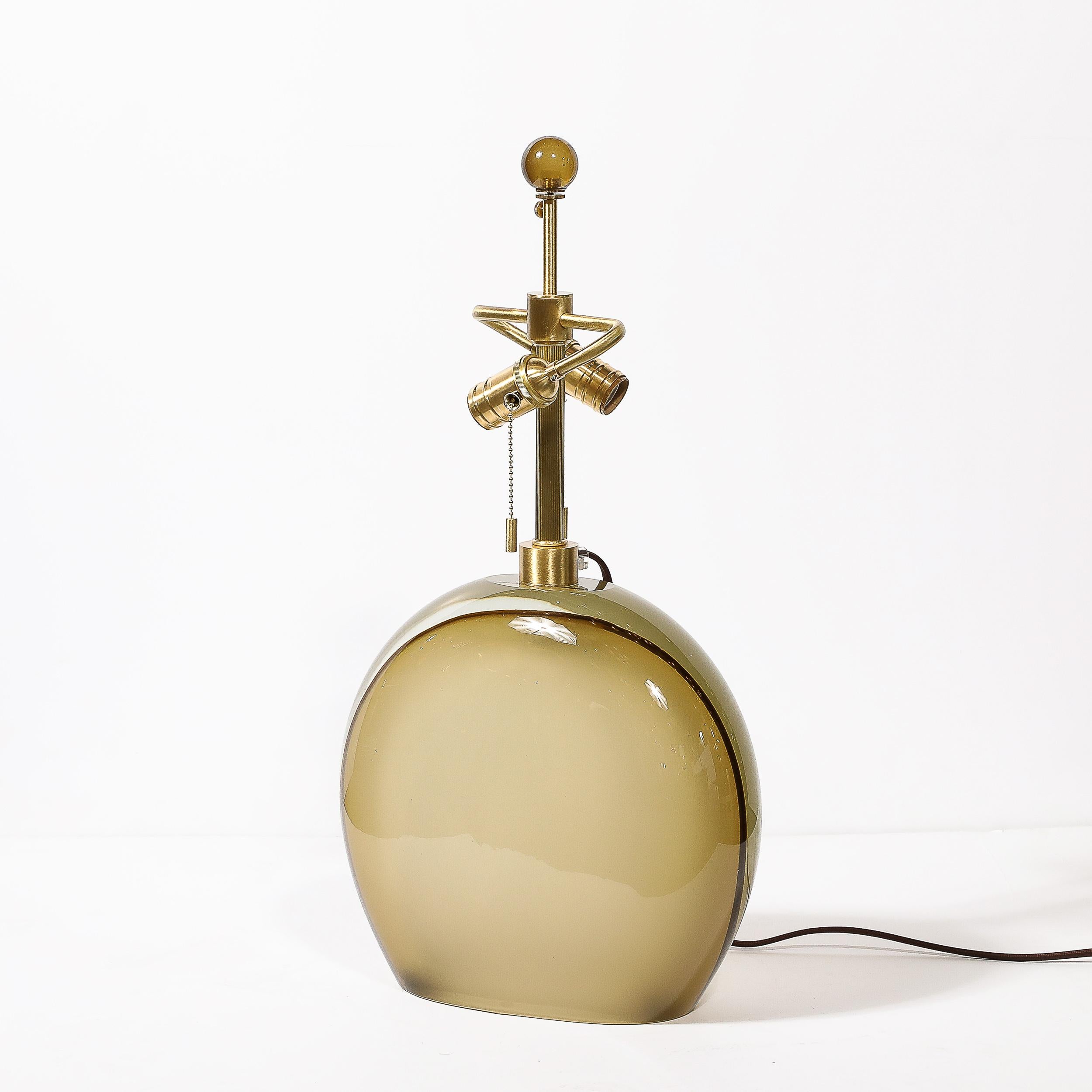 XXIe siècle et contemporain Paire de lampes de bureau modernistes en verre de Murano soufflé à la main et dépoli ambre pâle en vente