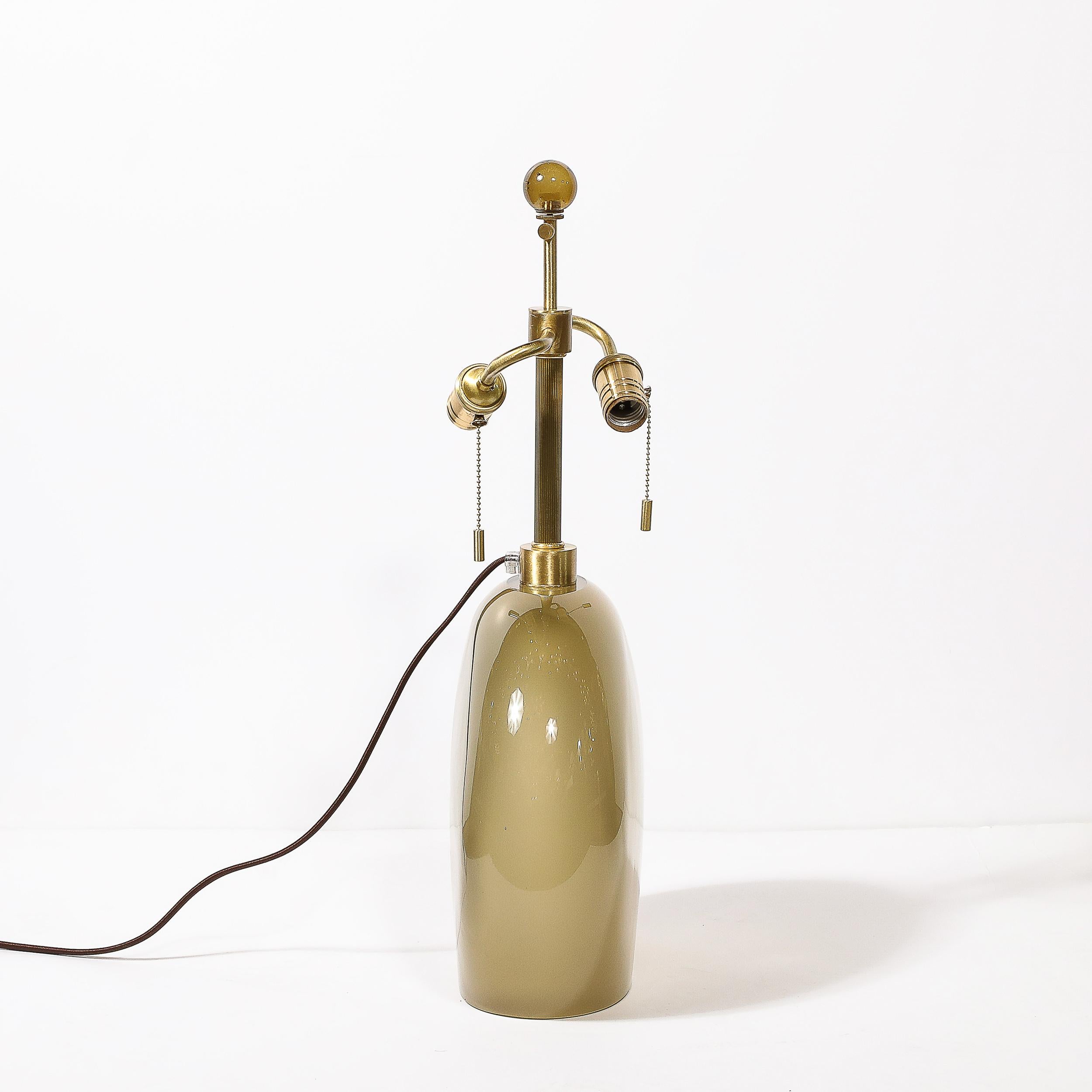 Paire de lampes de bureau modernistes en verre de Murano soufflé à la main et dépoli ambre pâle en vente 2