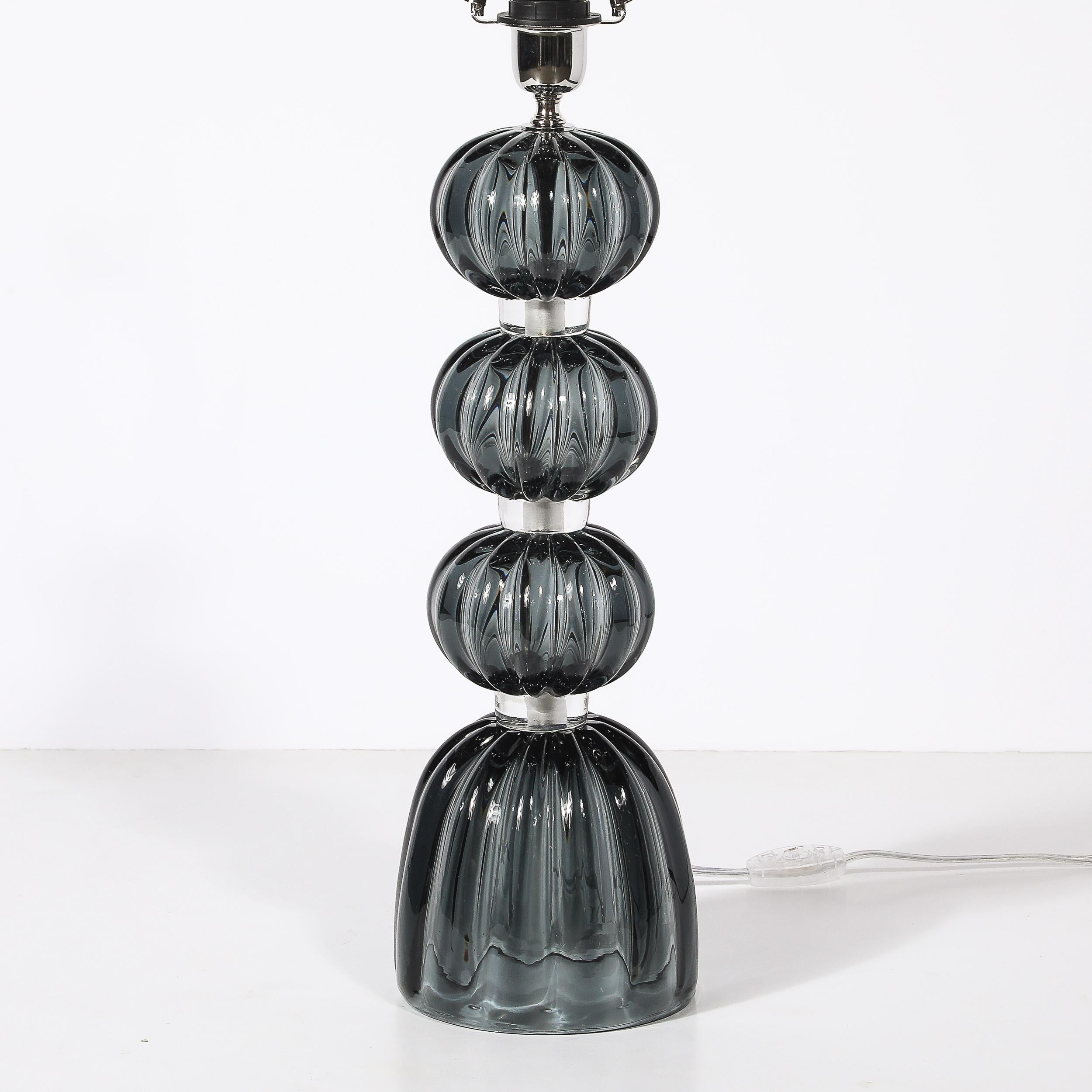 Coppia di lampade da tavolo moderniste in vetro di Murano soffiato a mano in grafite fumé In condizioni ottime in vendita a New York, NY