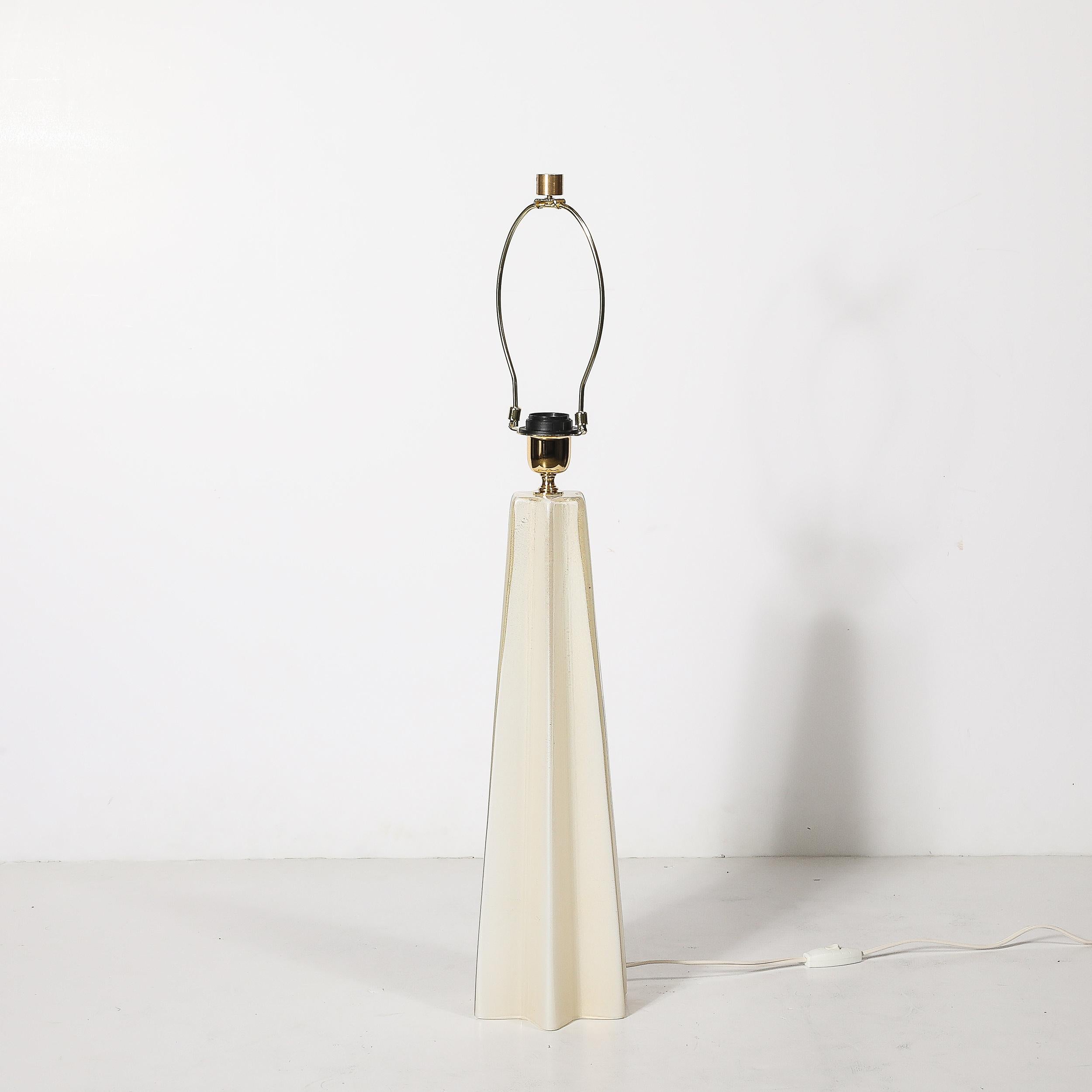 Paar modernistische mundgeblasene Murano Perlglanz skulpturale X-Form Tischlampen im Angebot 4