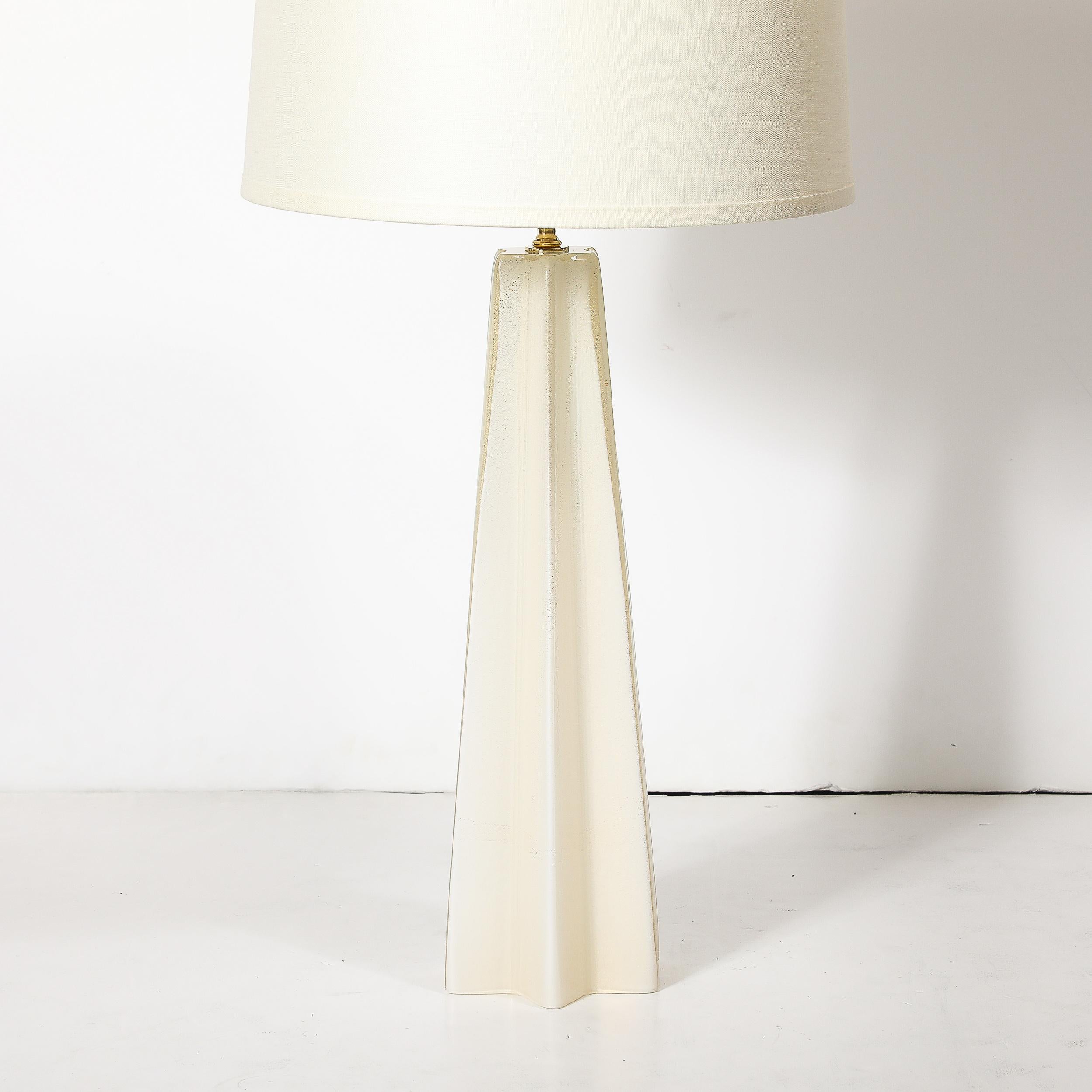 Paar modernistische mundgeblasene Murano Perlglanz skulpturale X-Form Tischlampen (21. Jahrhundert und zeitgenössisch) im Angebot