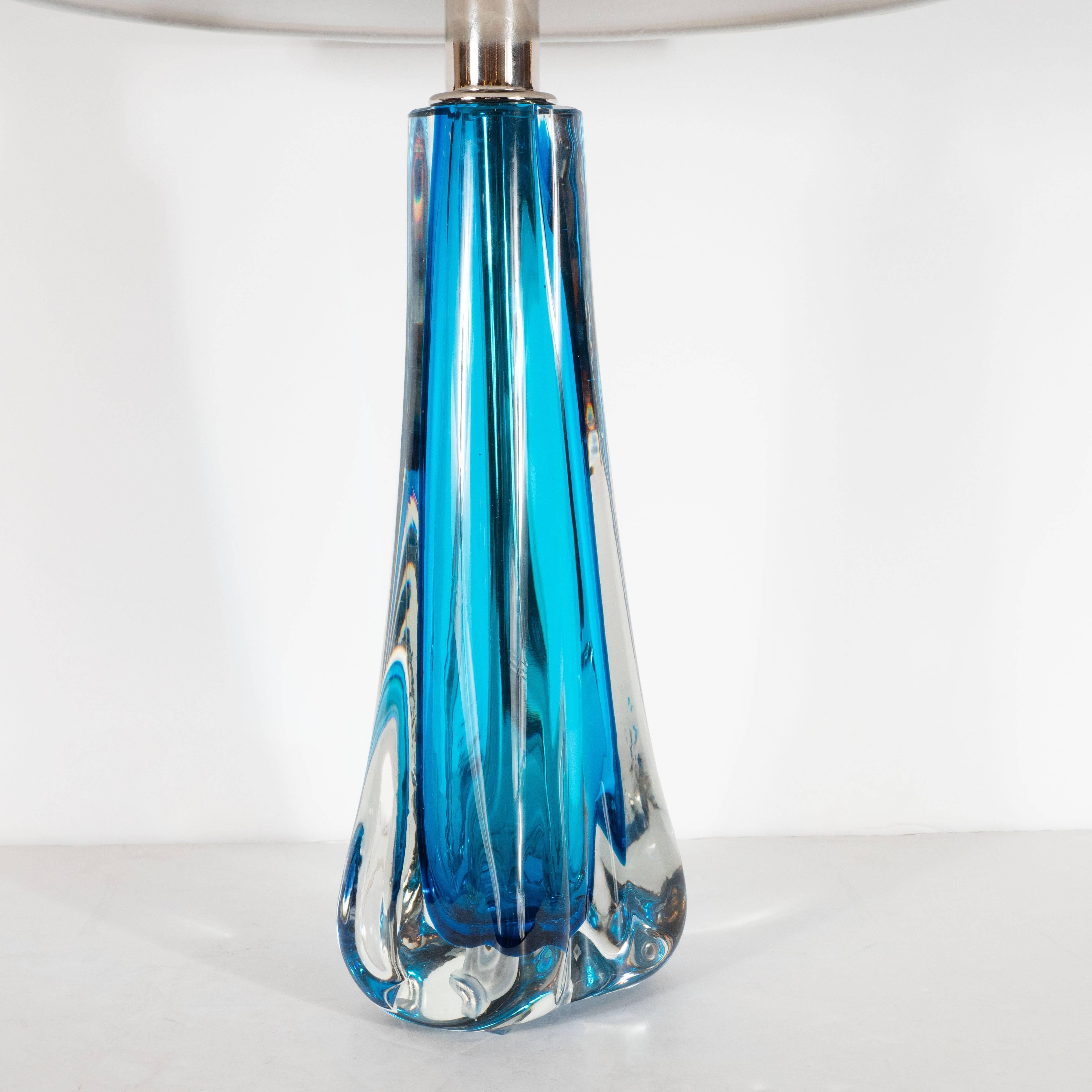 XXIe siècle et contemporain Paire de lampes de bureau modernistes en verre de Murano soufflé à la main, saphir pâle et transparent en vente