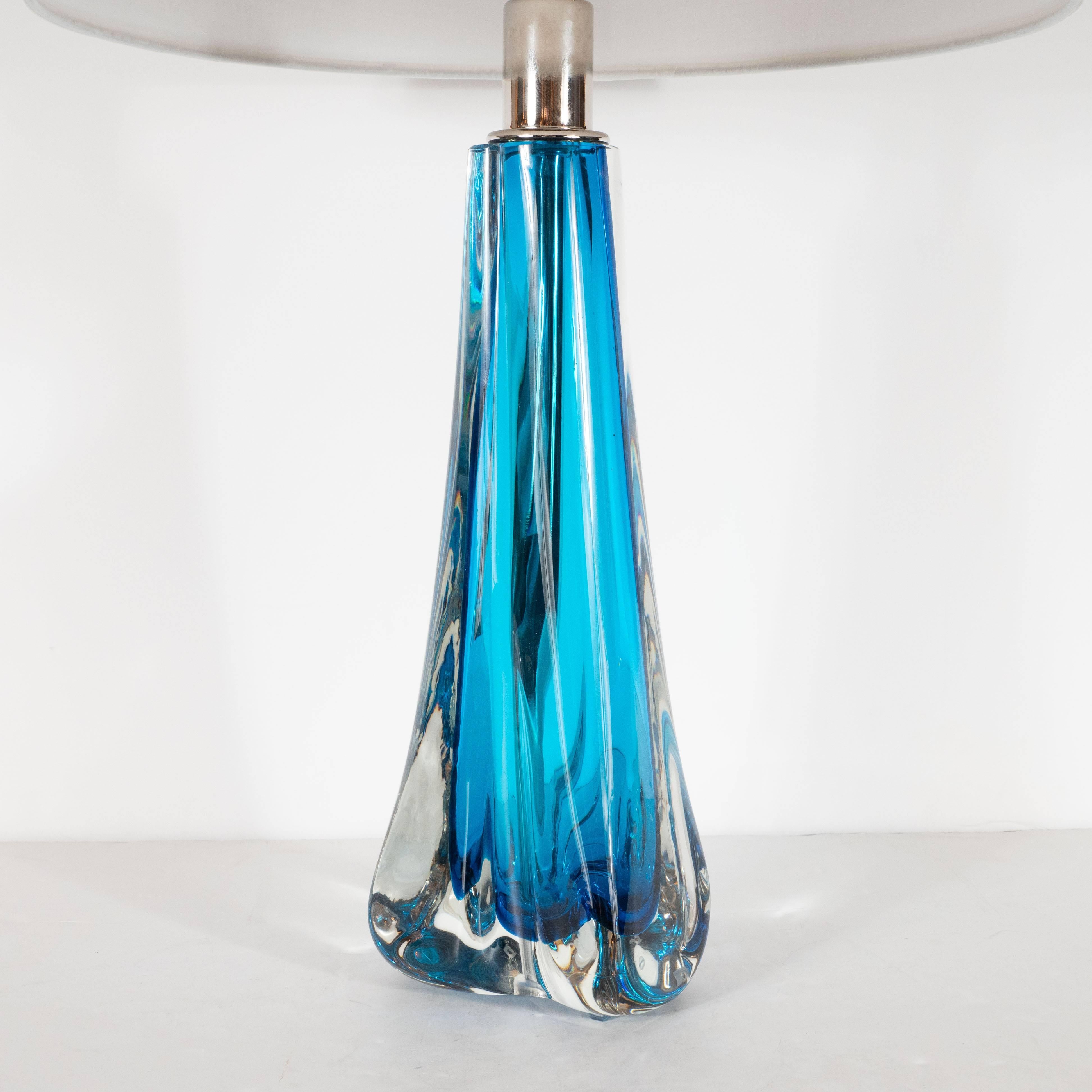 Verre de Murano Paire de lampes de bureau modernistes en verre de Murano soufflé à la main, saphir pâle et transparent en vente