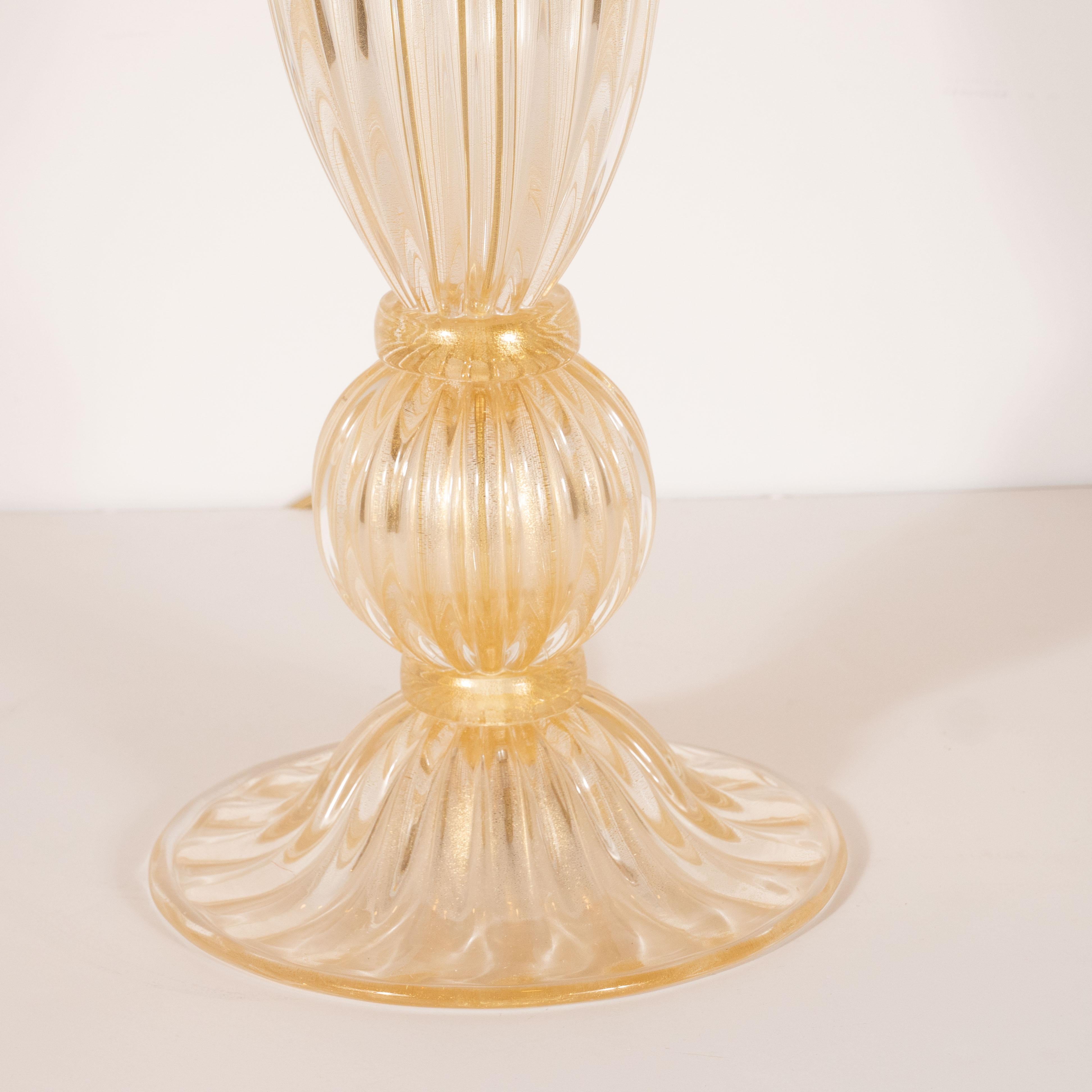 Modernistische mundgeblasene Murano-Tischlampen aus geripptem 24-karätigem Gold, Paar (Moderne) im Angebot