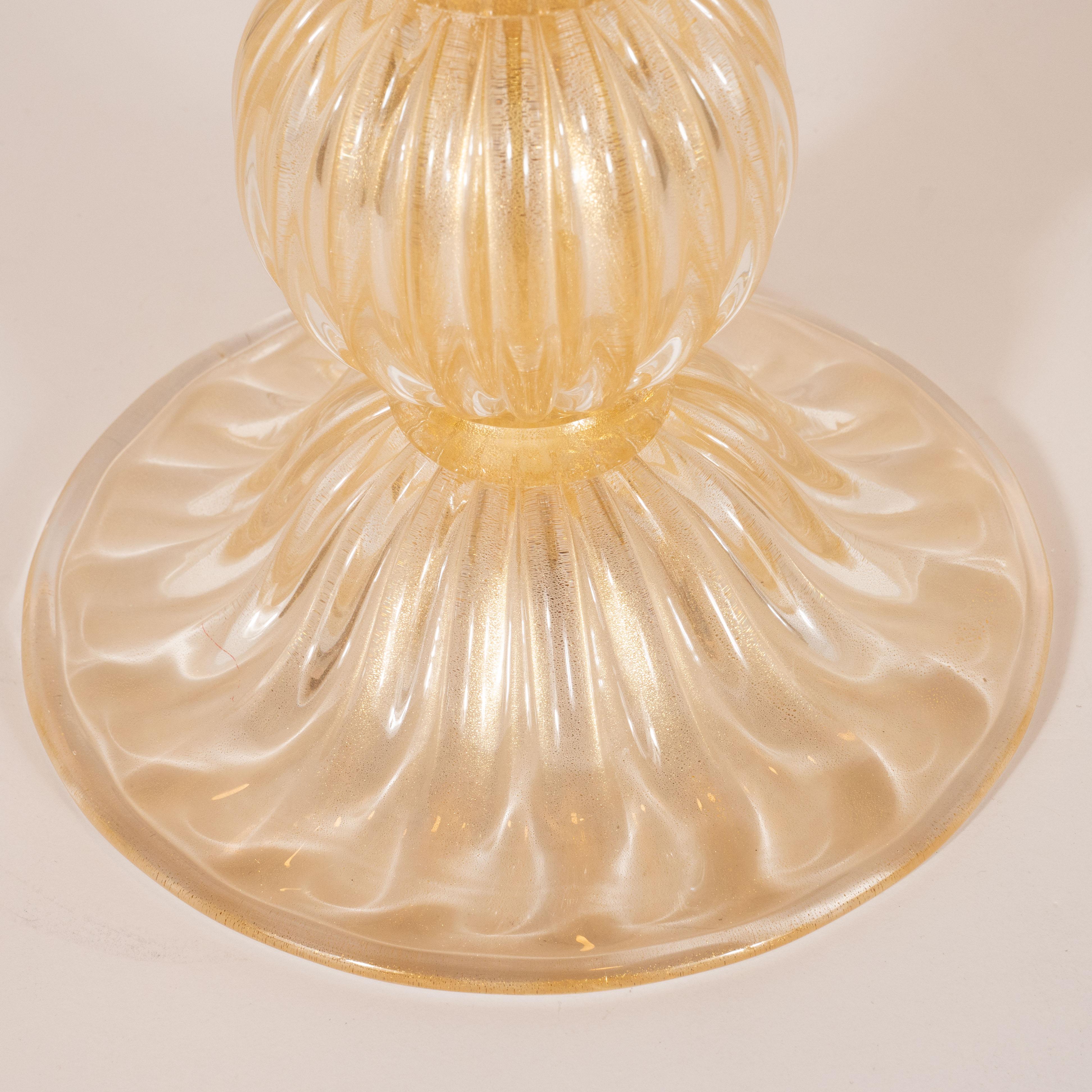 Modernistische mundgeblasene Murano-Tischlampen aus geripptem 24-karätigem Gold, Paar (21. Jahrhundert und zeitgenössisch) im Angebot