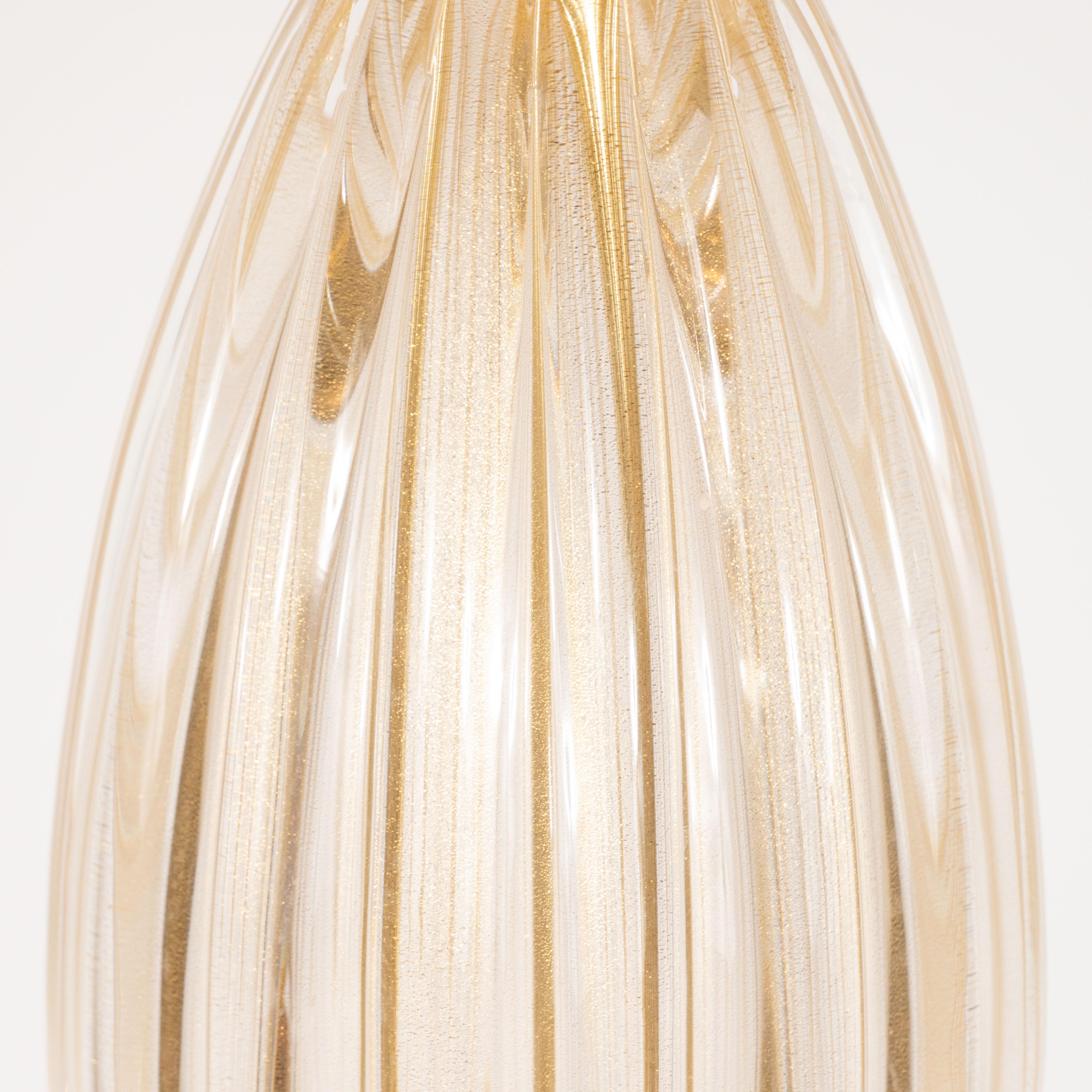Modernistische mundgeblasene Murano-Tischlampen aus geripptem 24-karätigem Gold, Paar im Angebot 1