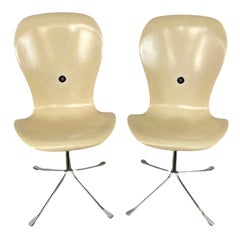 Paire de chaises modernistes Ion conçues par Gideon Kramer