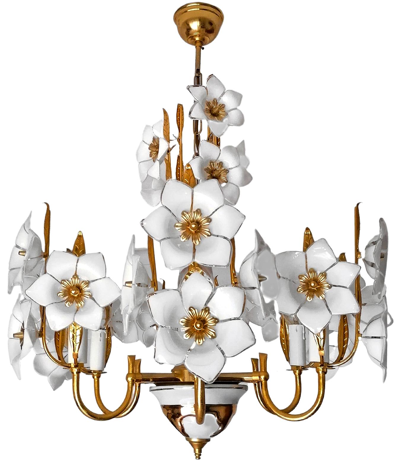 Hollywood Regency Italian Modernist Chandelier in Murano Glass Flowers & Gilt Brass and Porcelain For Sale